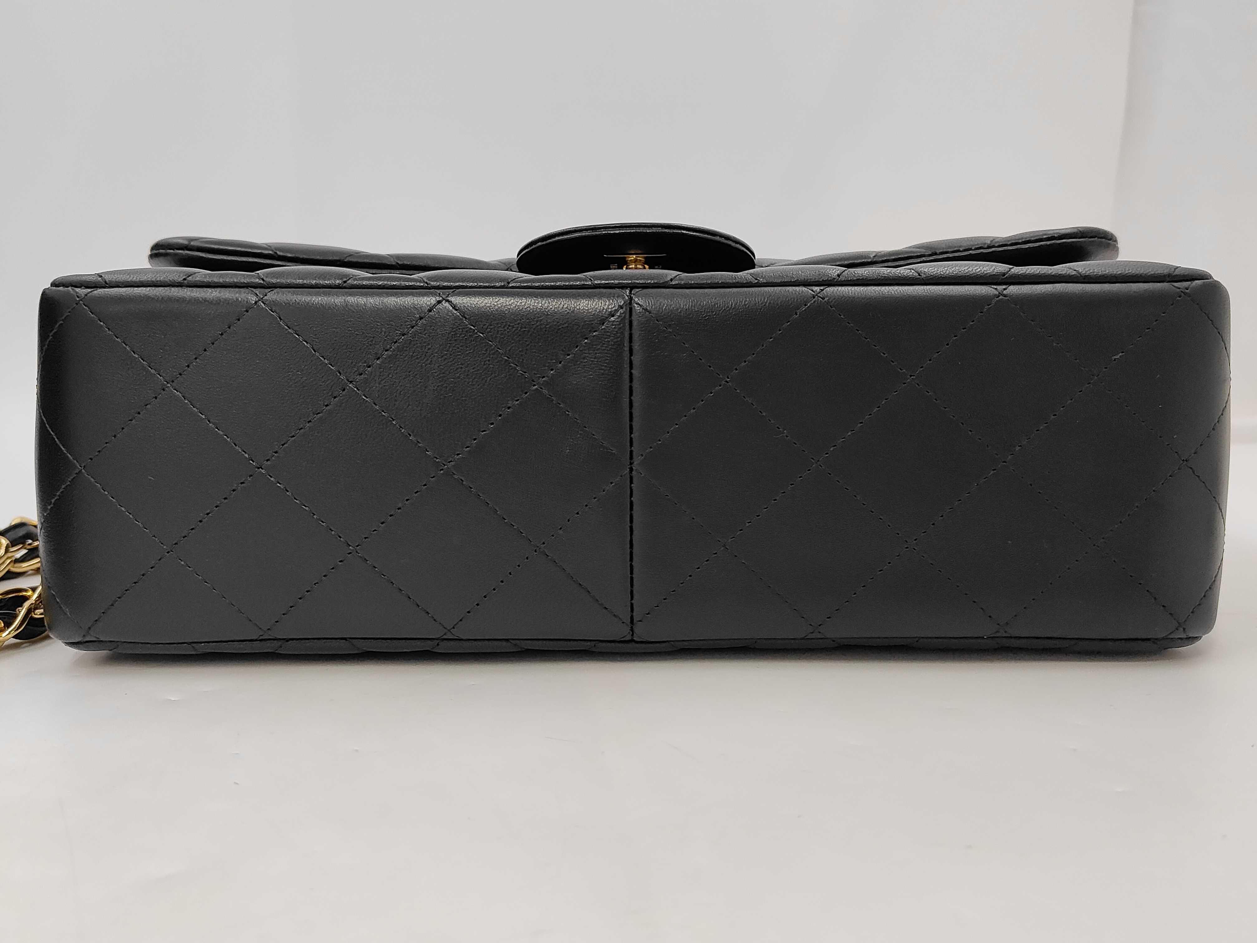Lambskin Matelassé 30 W Shoulder Bag — view 8