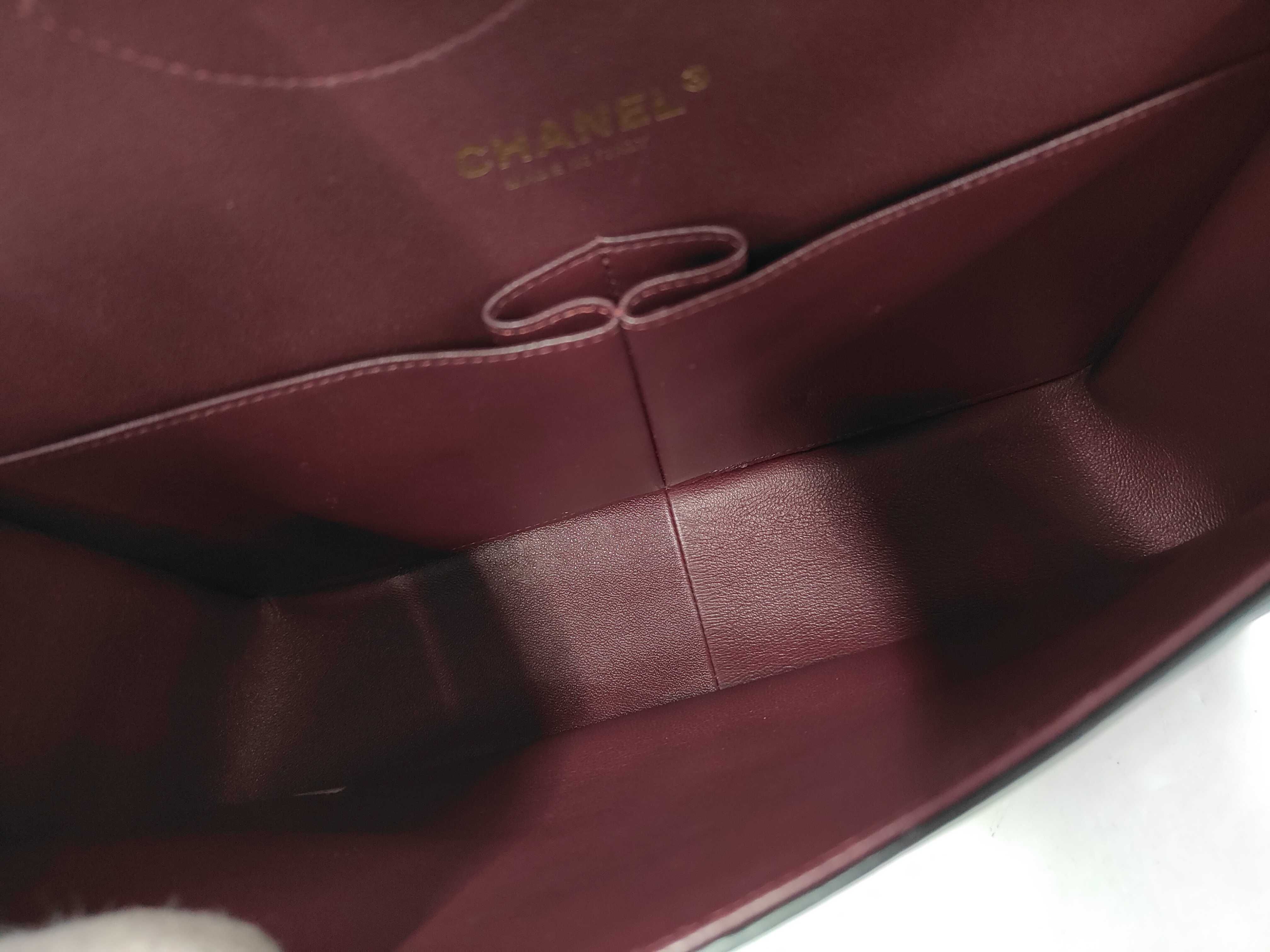 Lambskin Matelassé 30 W Shoulder Bag — view 9