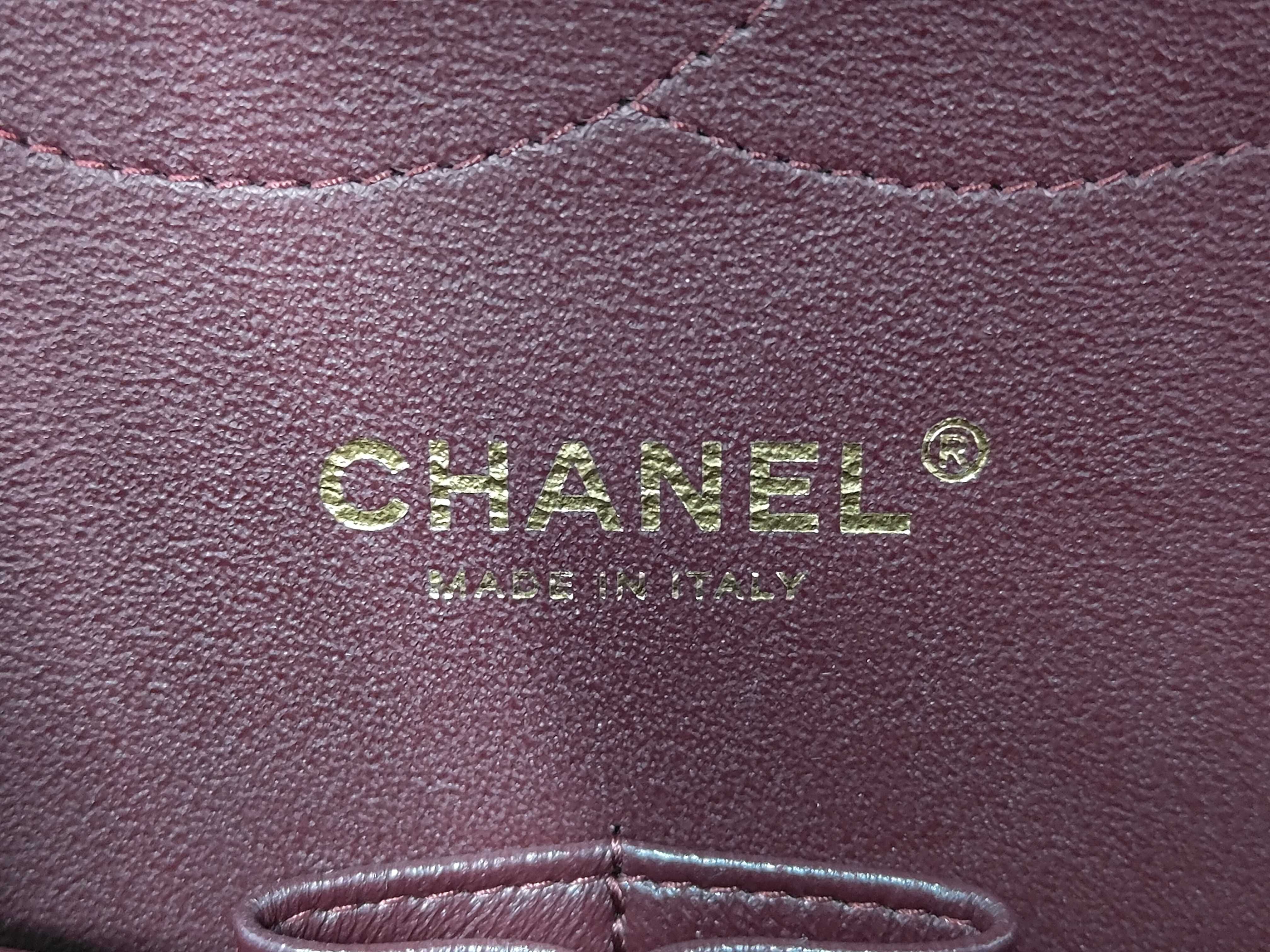 Lambskin Matelassé 30 W Shoulder Bag — view 10