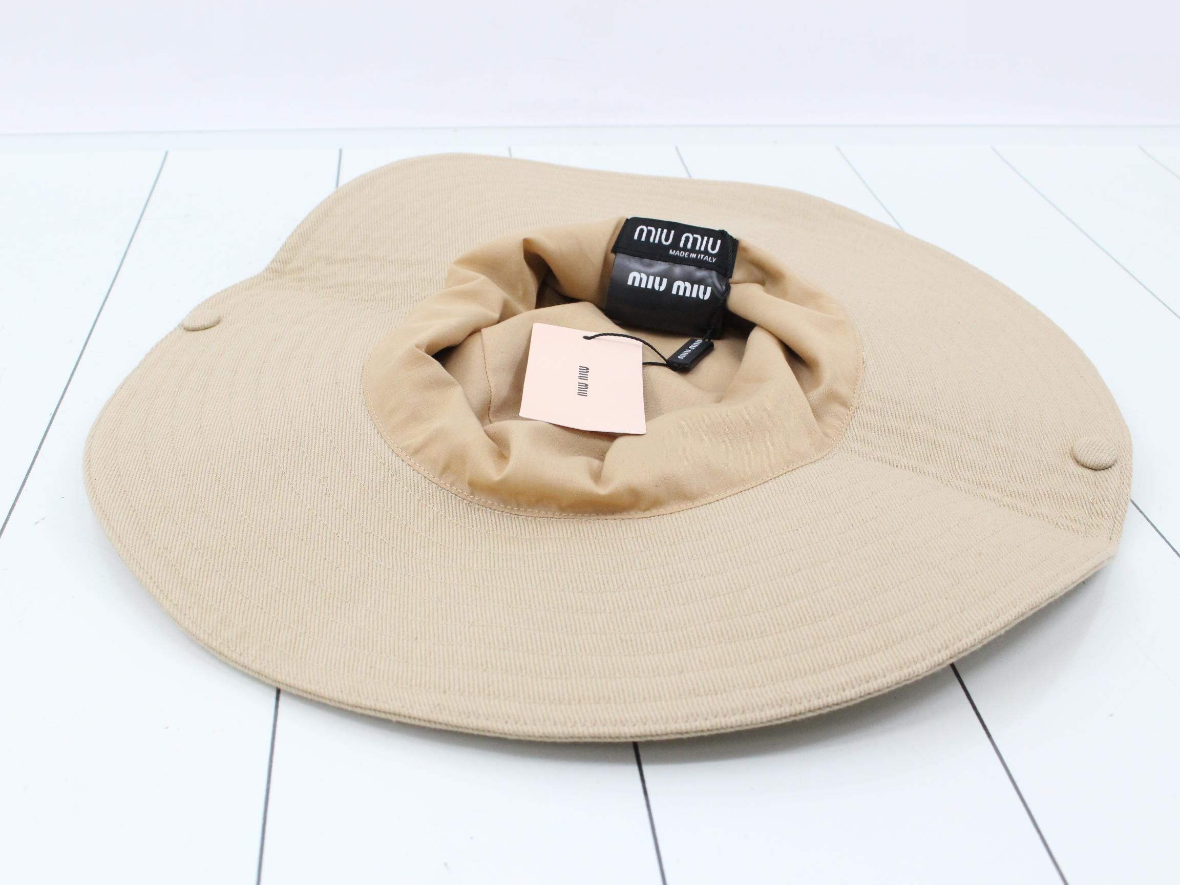 hat — view 3