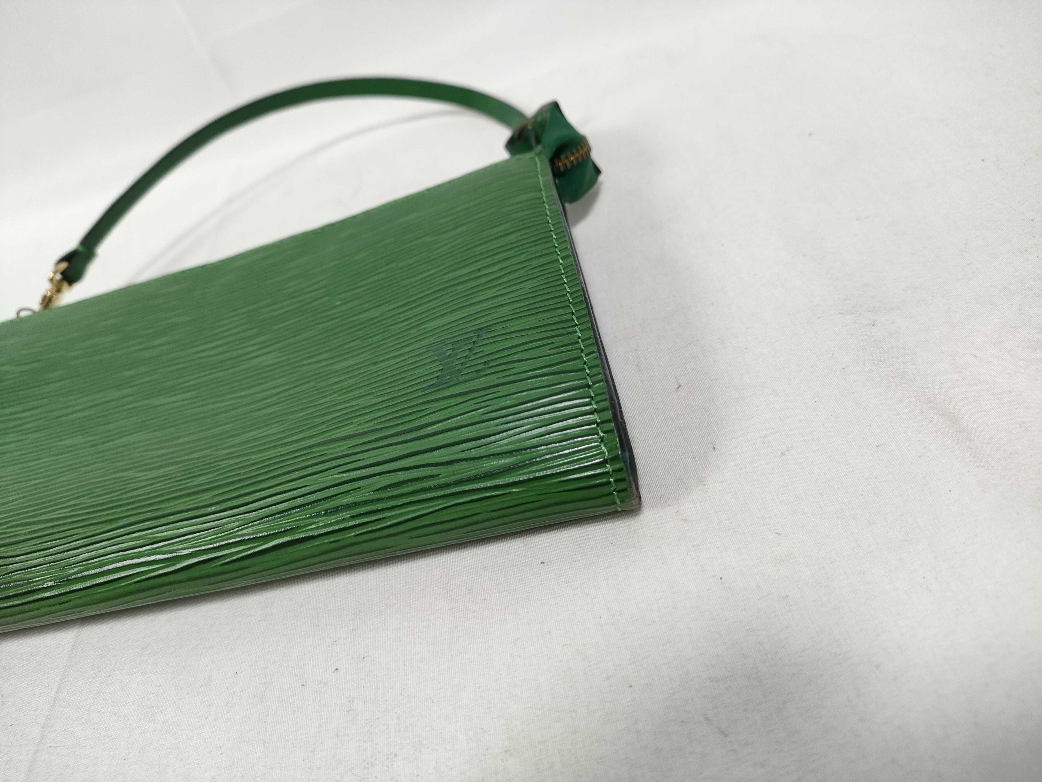 Epi LV Epi Pochette Accessoires M52944 — view 4