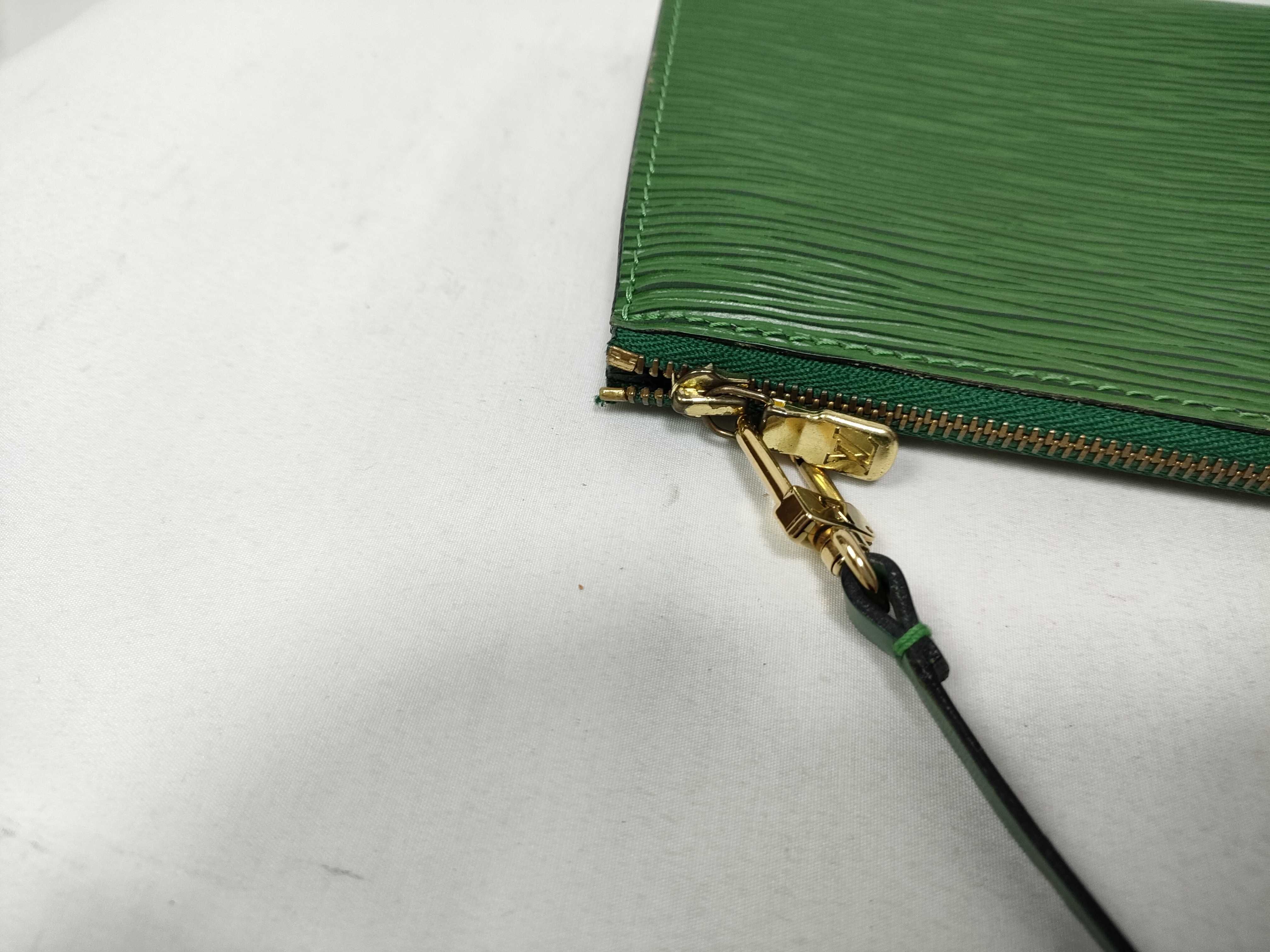Epi LV Epi Pochette Accessoires M52944 — view 9