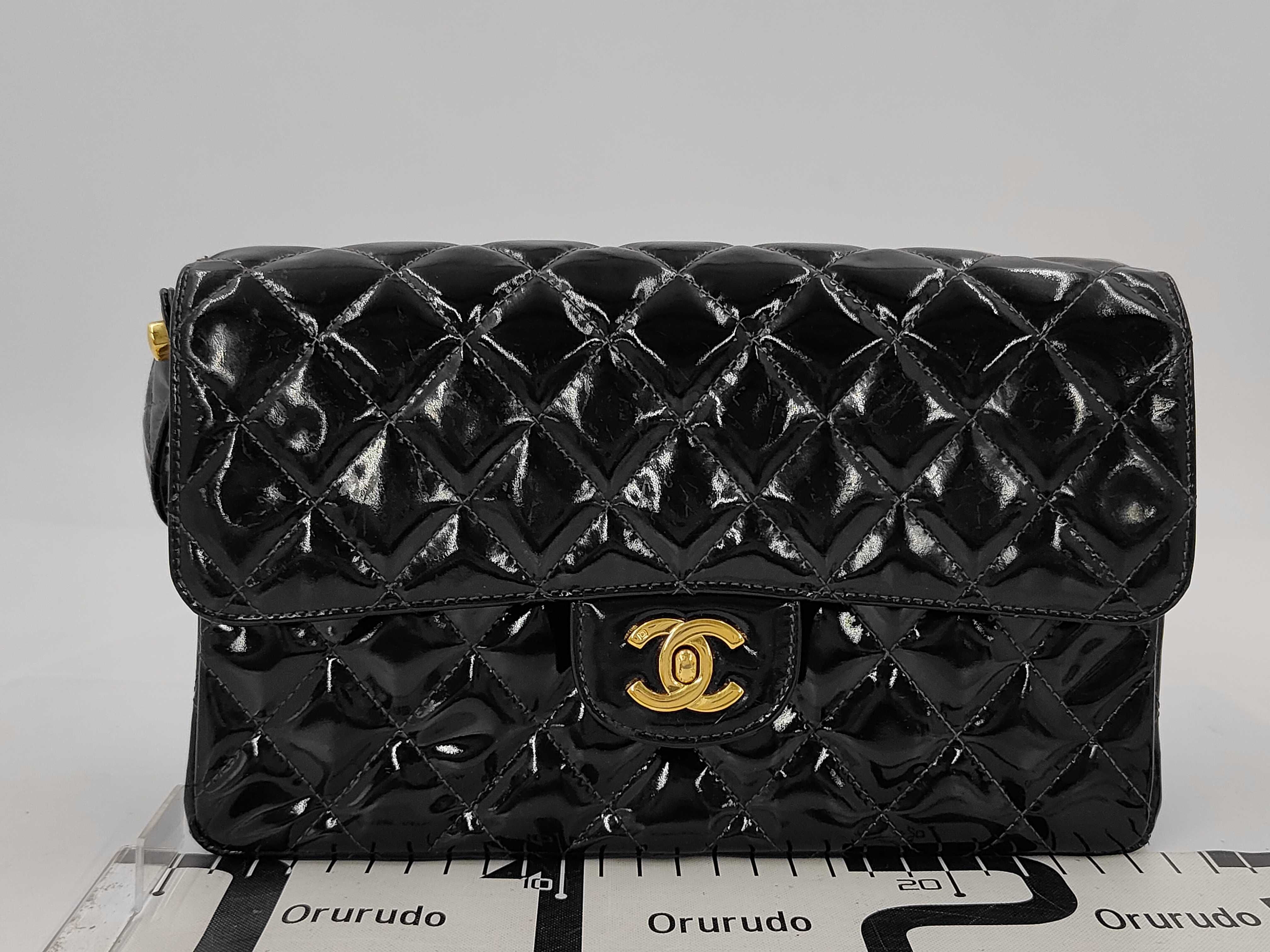 enamel Matelassé handbag with Coco Mark sticker. — view 2