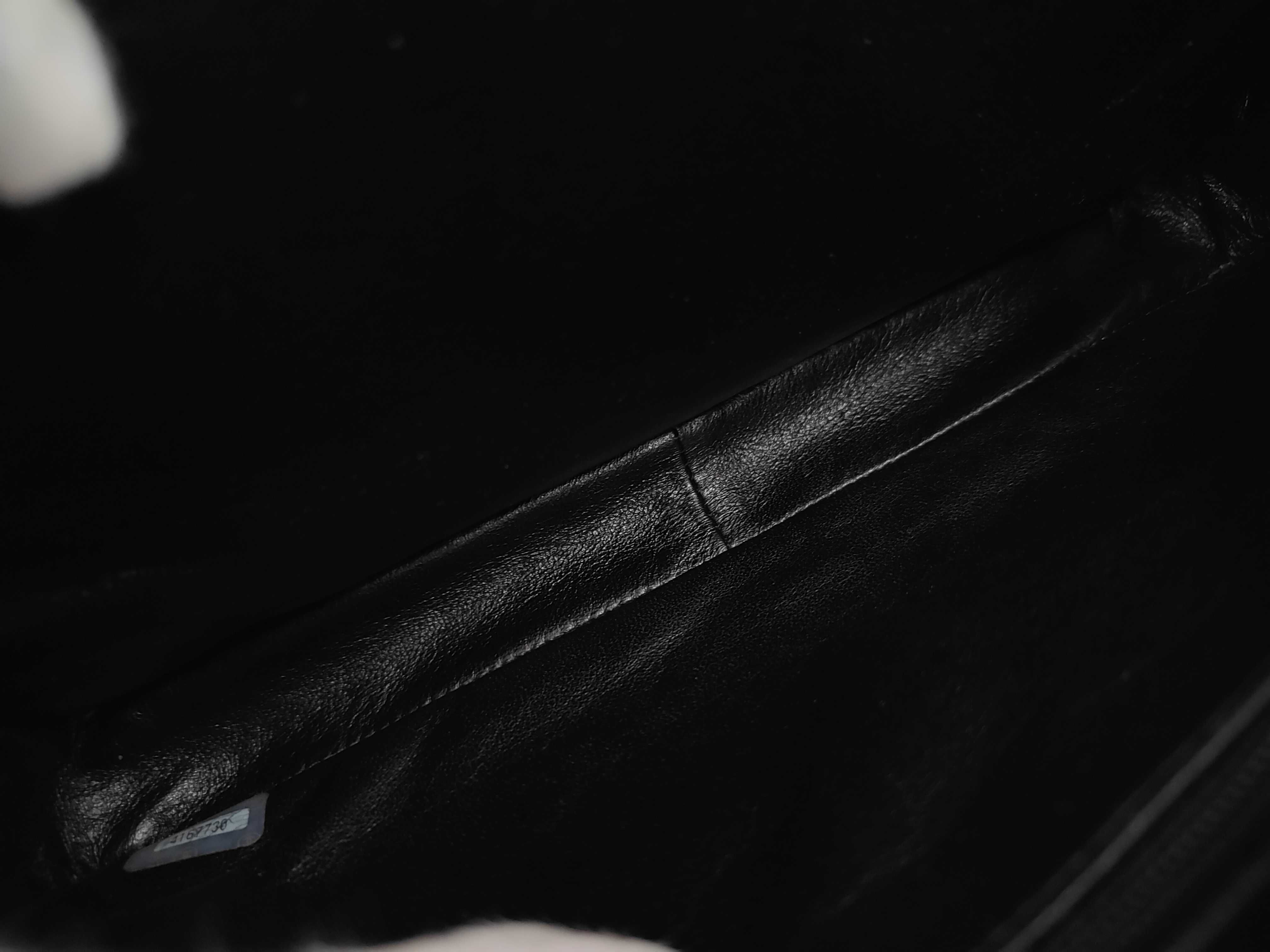 enamel Matelassé handbag with Coco Mark sticker. — view 8
