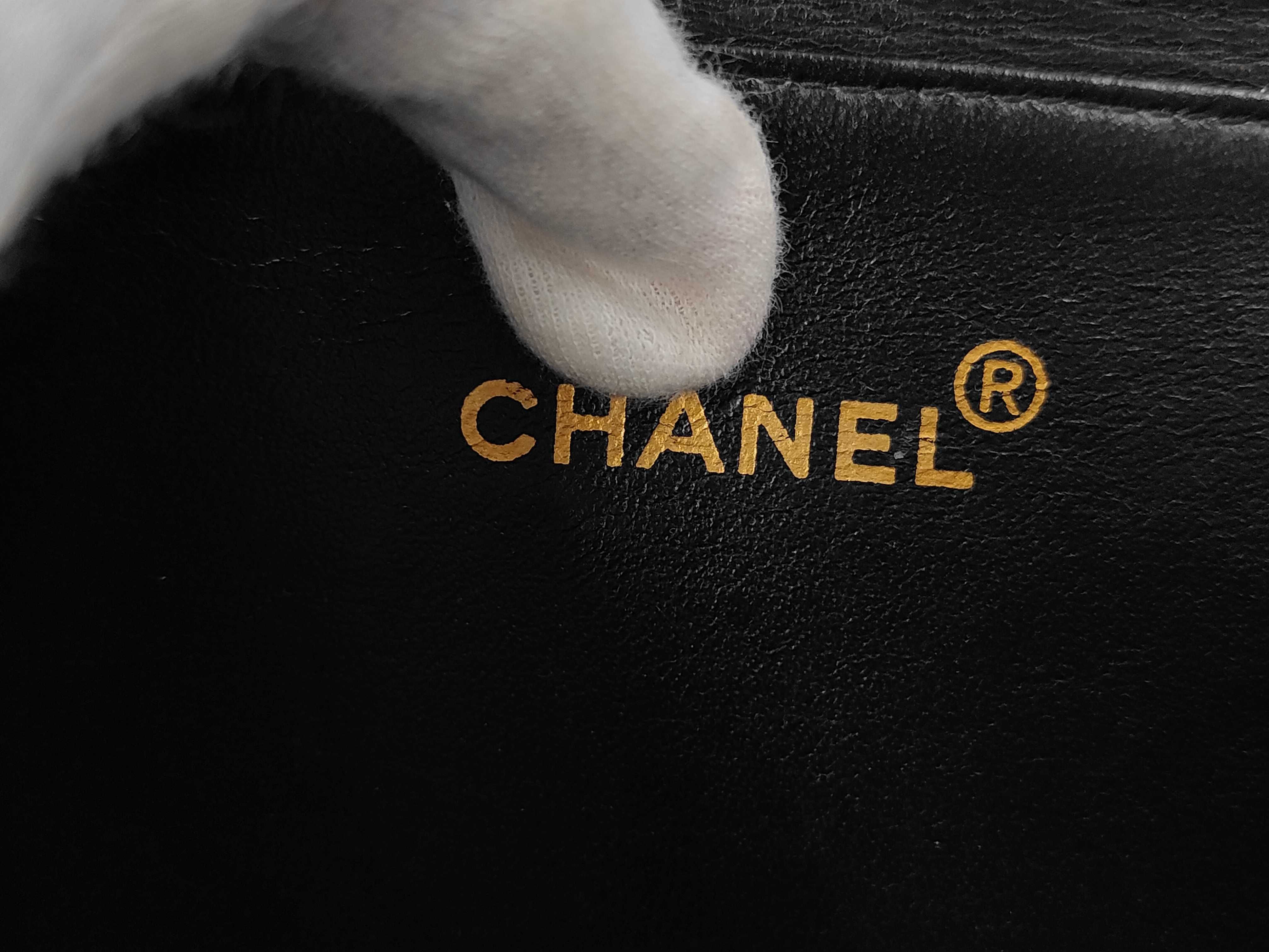 enamel Matelassé handbag with Coco Mark sticker. — view 9