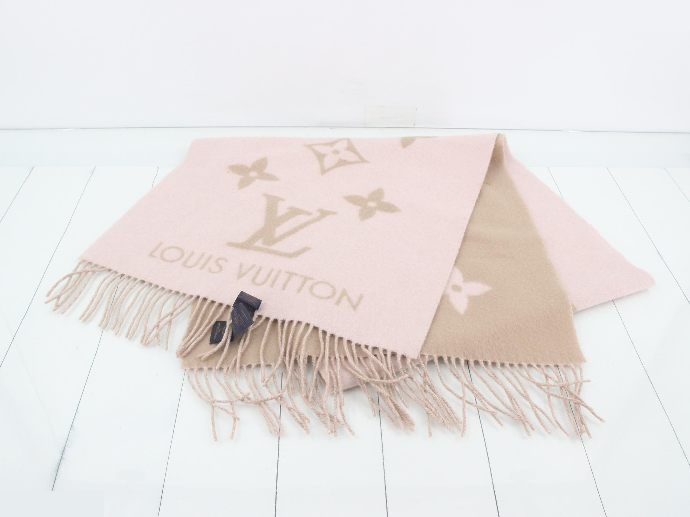 Reykjavik scarf, cashmere, AO1293, with tag. — view 2