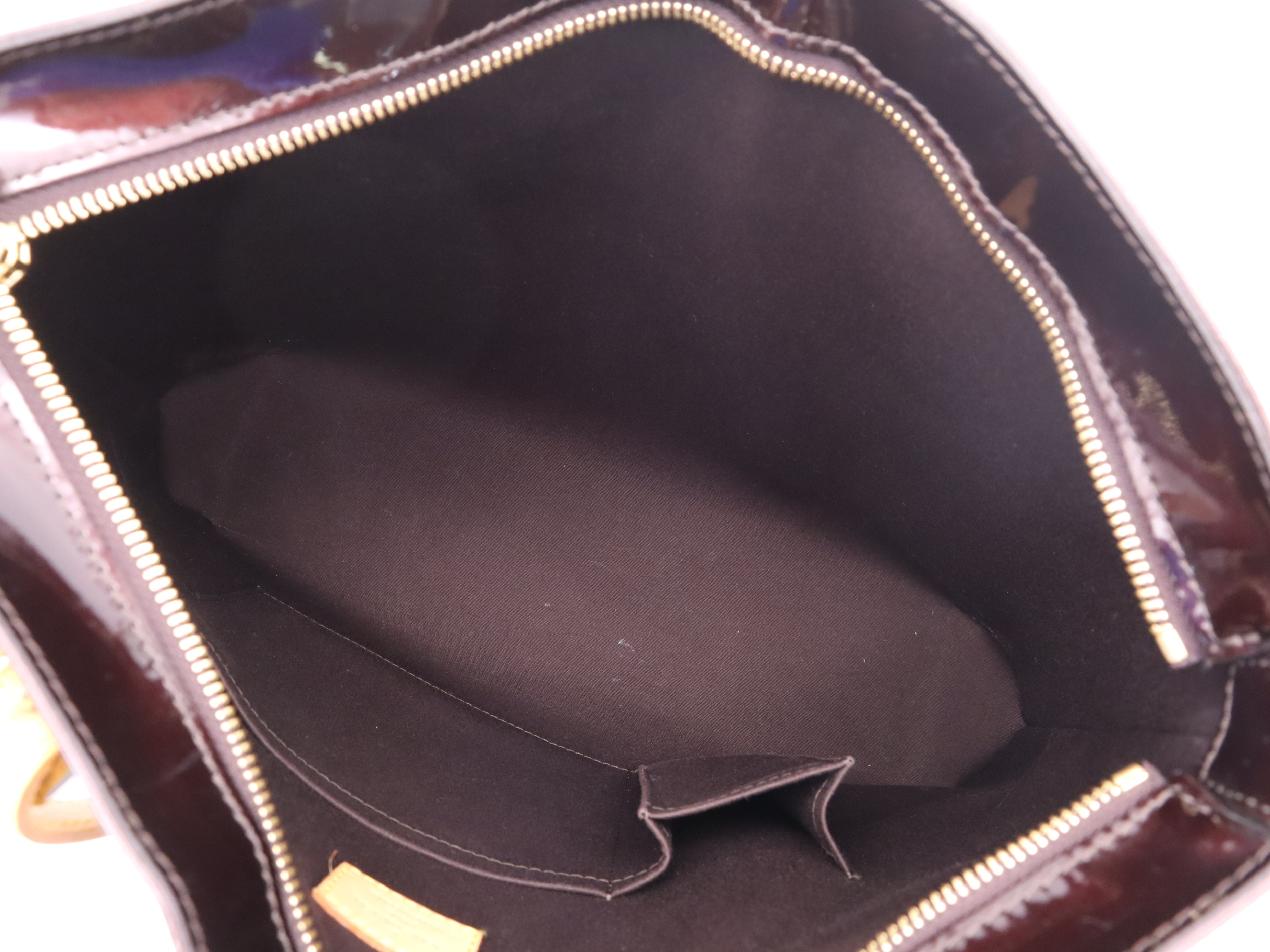 M91994 Monogram Vernis Brentwood Amarante Tote Bag — view 11