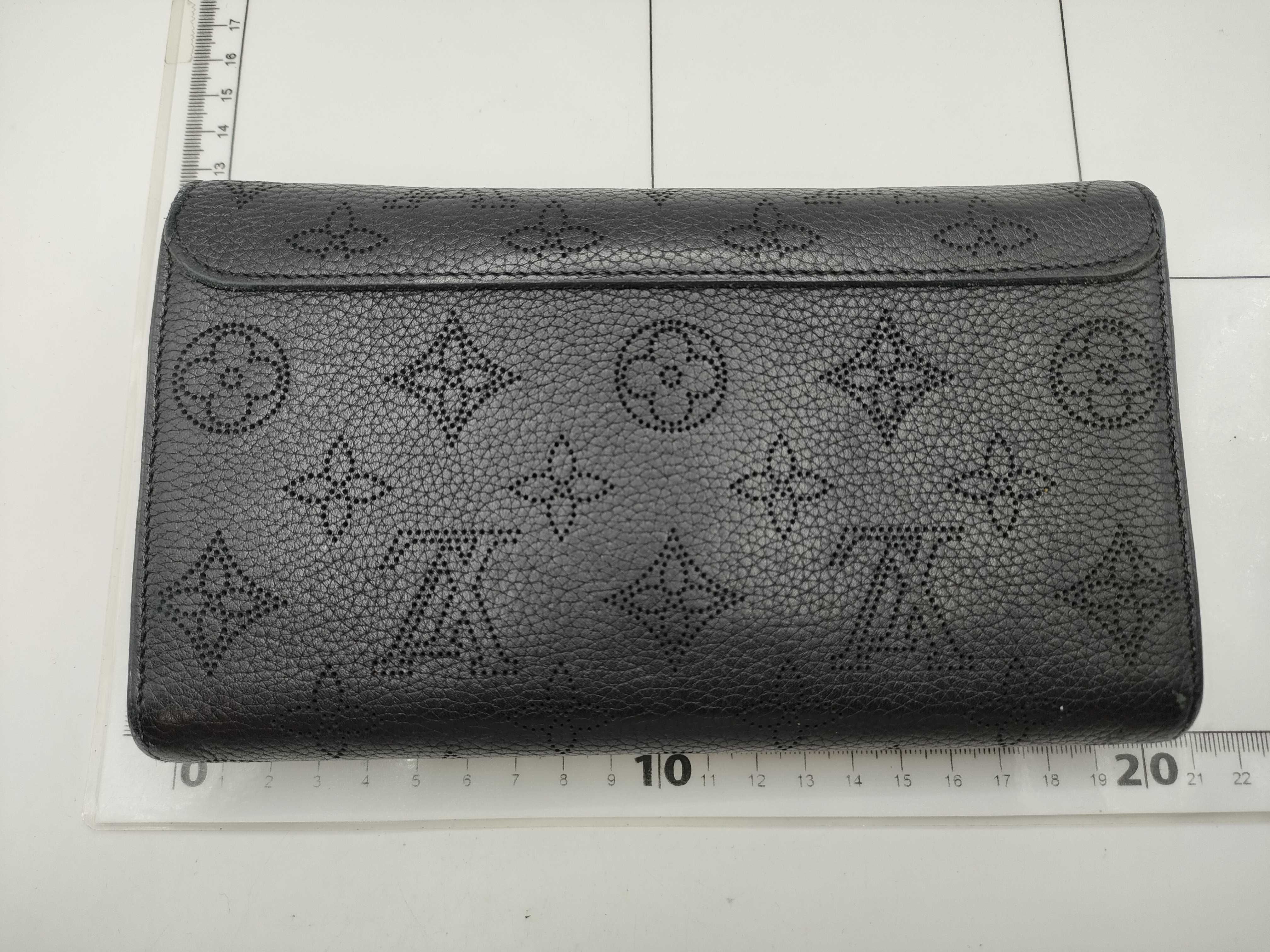 Mahina Portefeuille Iris Long Wallet, Perforated, M60143 — view 2