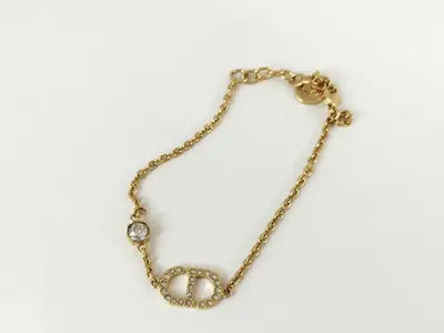bracelet with rhinestones, comes with box, gold color, bracelet/bangle.