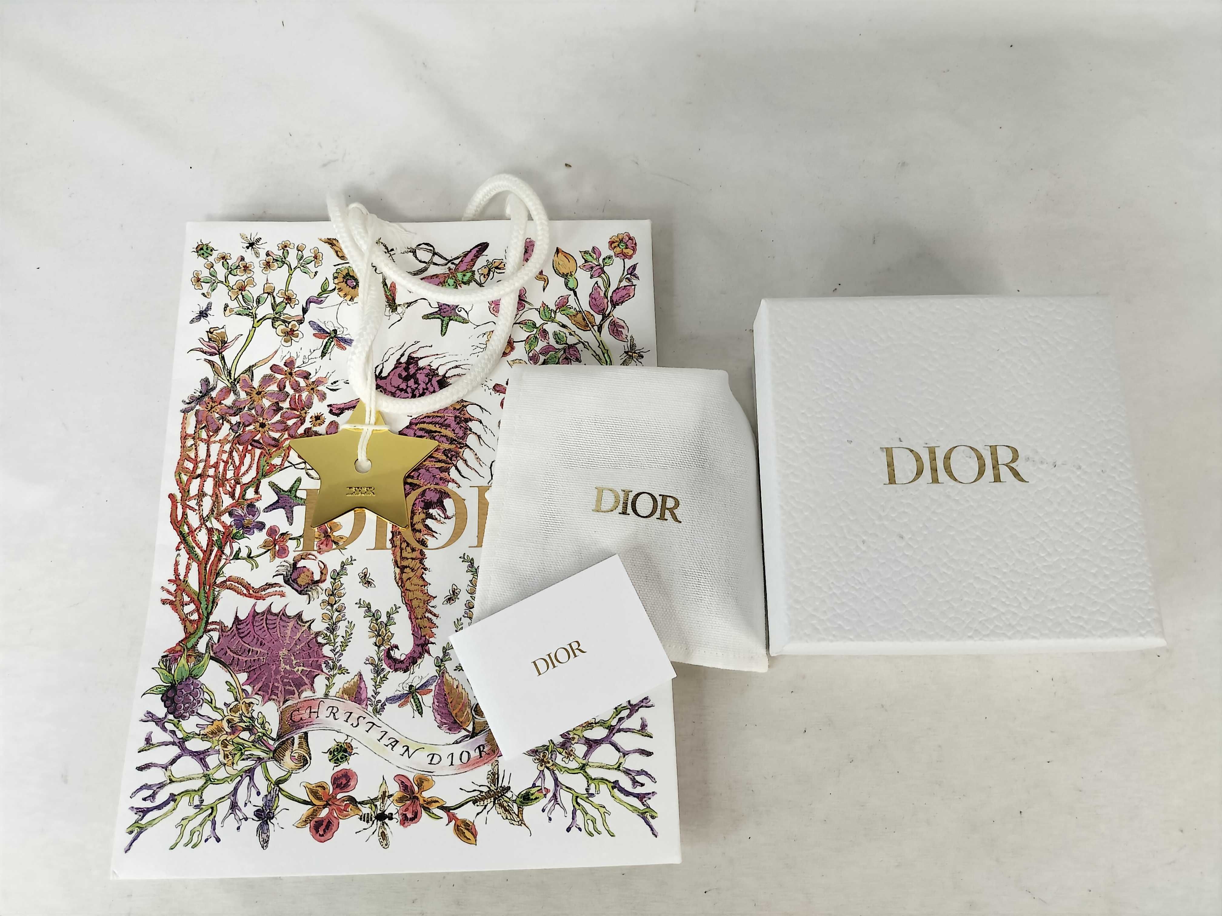 bracelet with rhinestones, comes with box, gold color, bracelet/bangle. — view 8