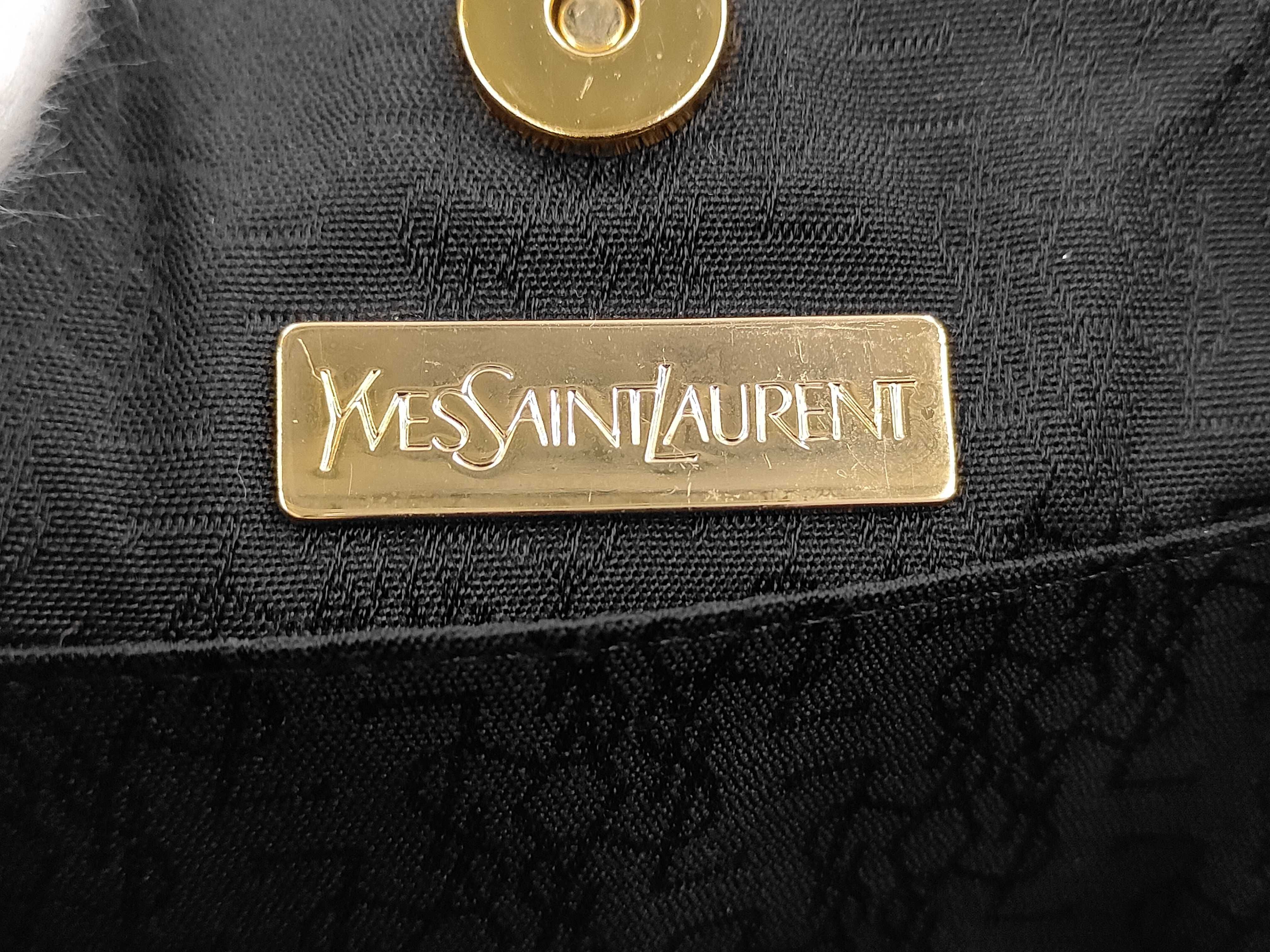 velour shoulder bag with logo hardware — view 10