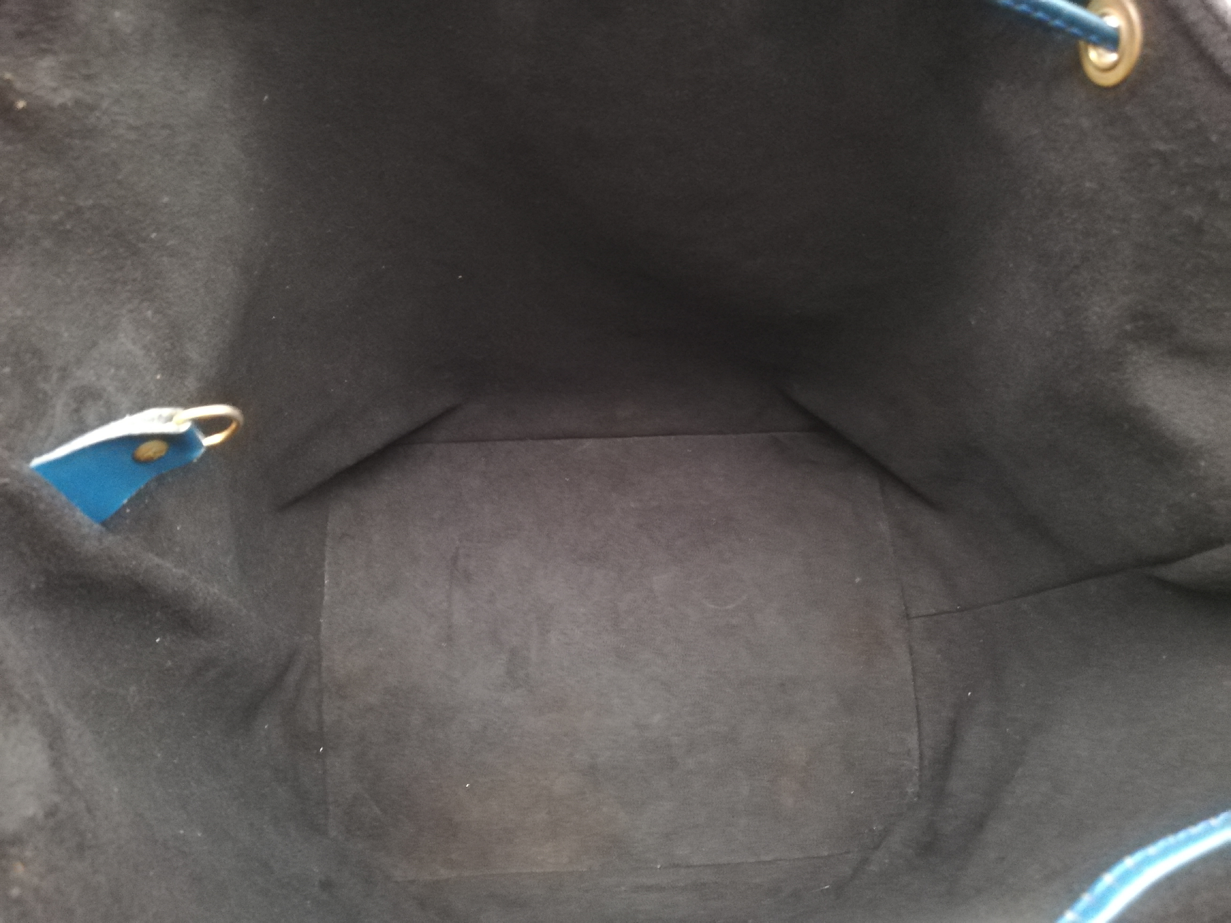 Epi Petit Noé M44105 Handbag — view 13