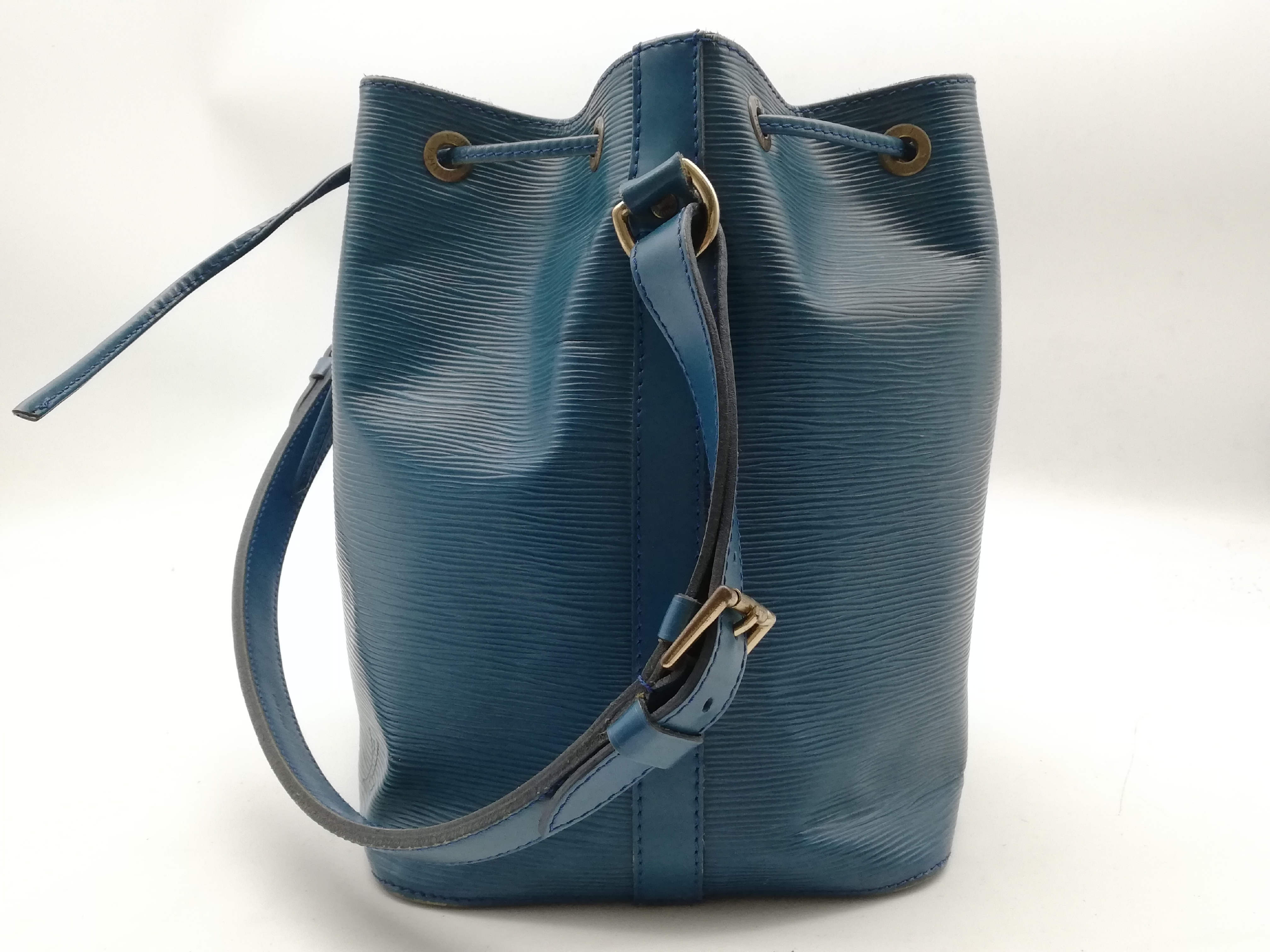 Epi Petit Noé M44105 Handbag — view 3