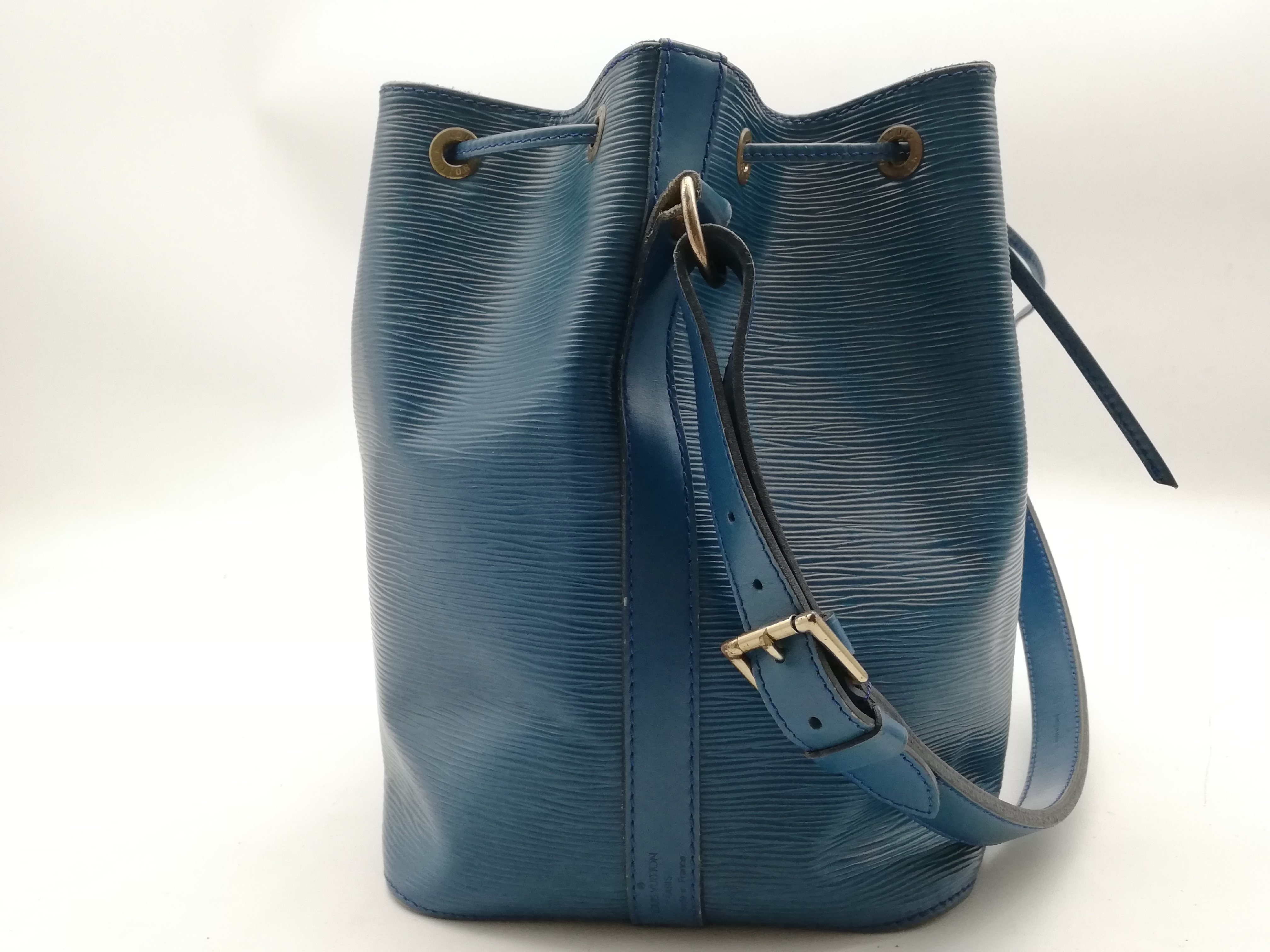 Epi Petit Noé M44105 Handbag — view 4