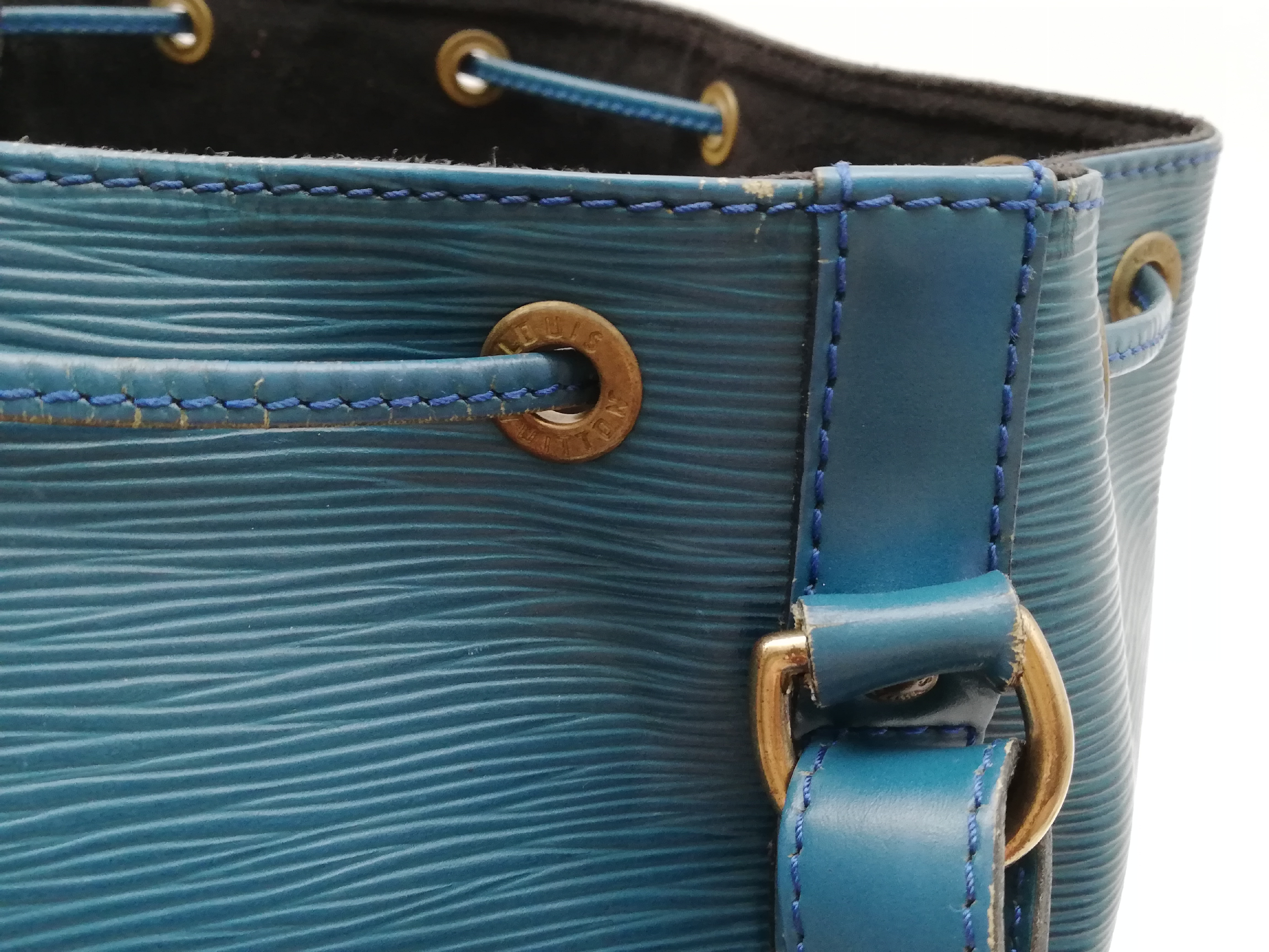 Epi Petit Noé M44105 Handbag — view 7
