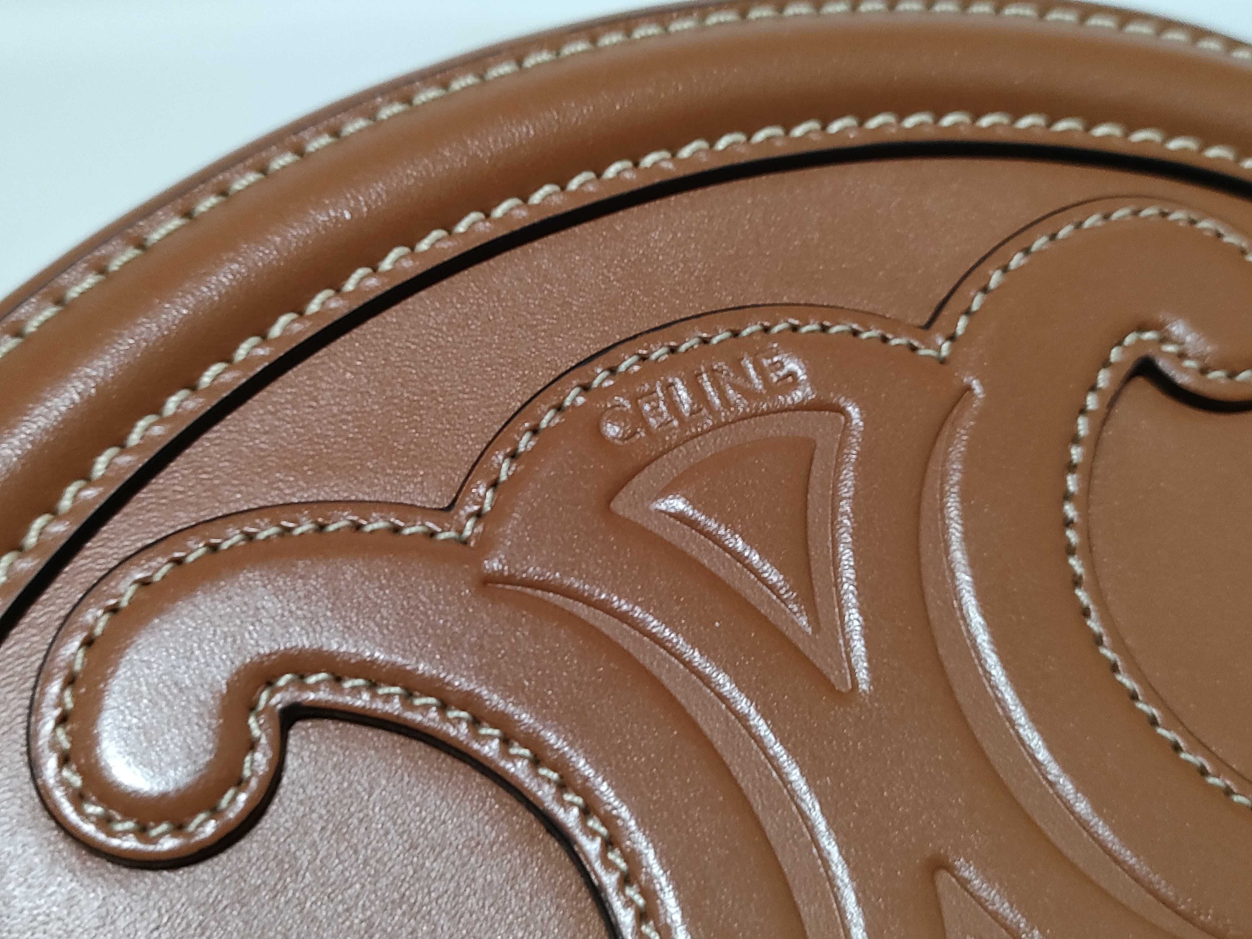 Oval Purse Cuir Triomphe Leather Shoulder Bag Brown Shoulder Bag — view 11