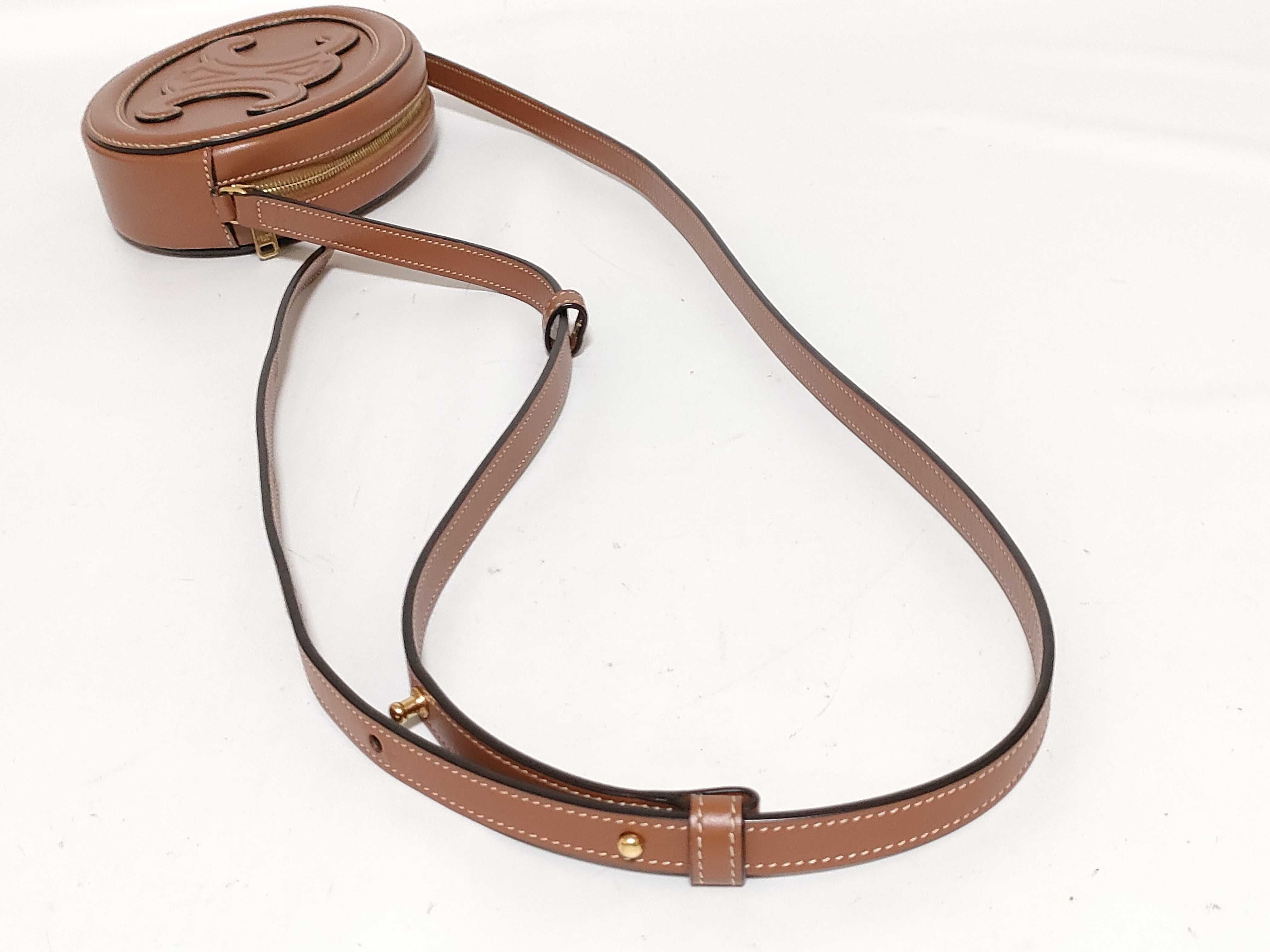 Oval Purse Cuir Triomphe Leather Shoulder Bag Brown Shoulder Bag — view 3