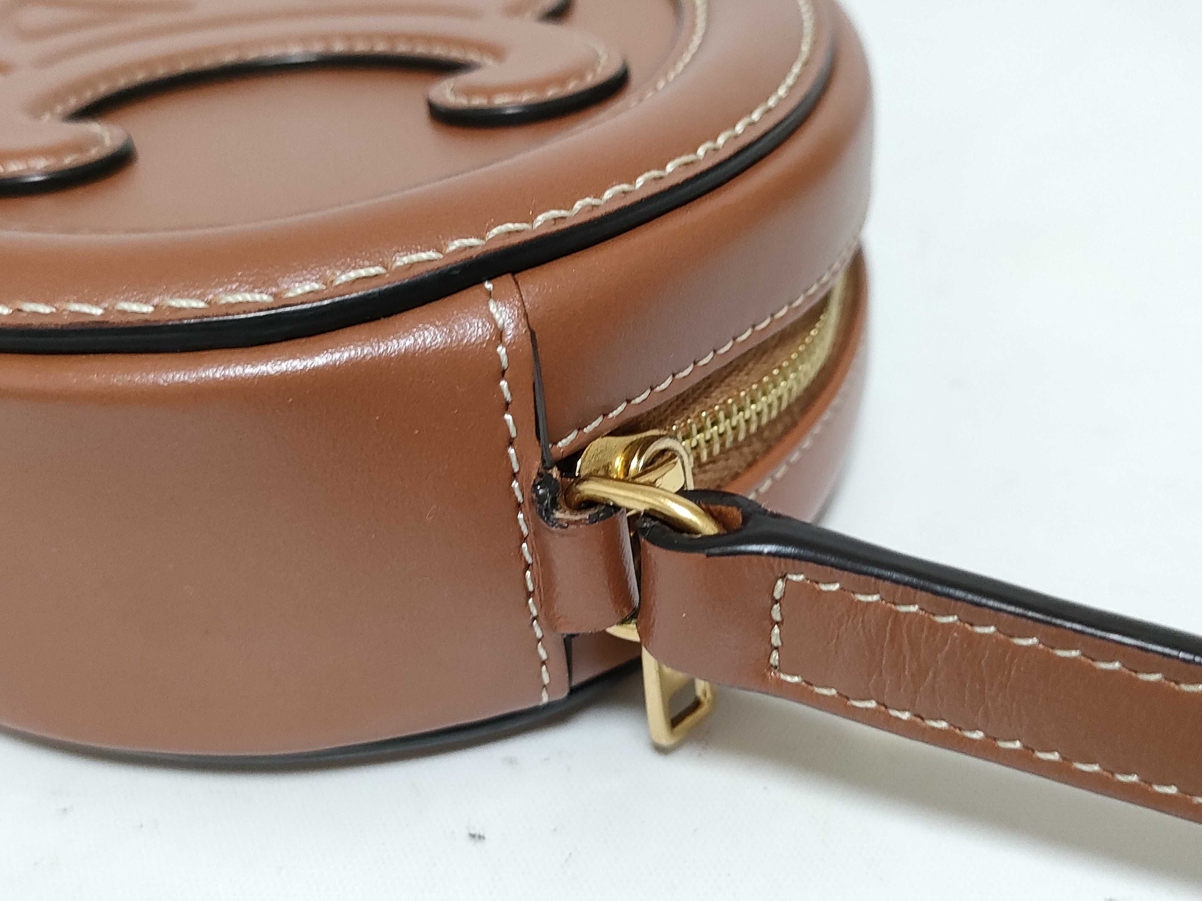 Oval Purse Cuir Triomphe Leather Shoulder Bag Brown Shoulder Bag — view 5