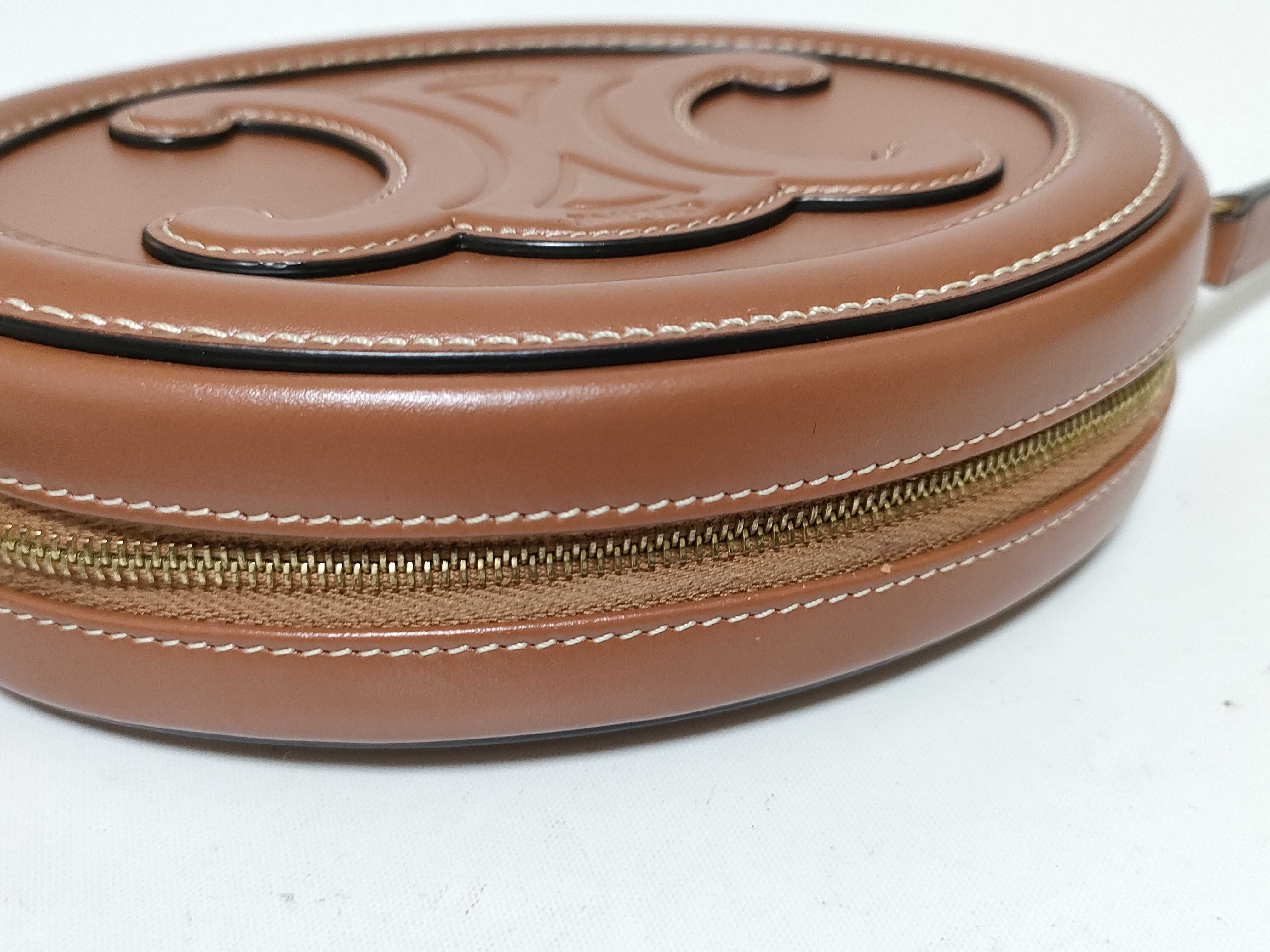 Oval Purse Cuir Triomphe Leather Shoulder Bag Brown Shoulder Bag — view 6