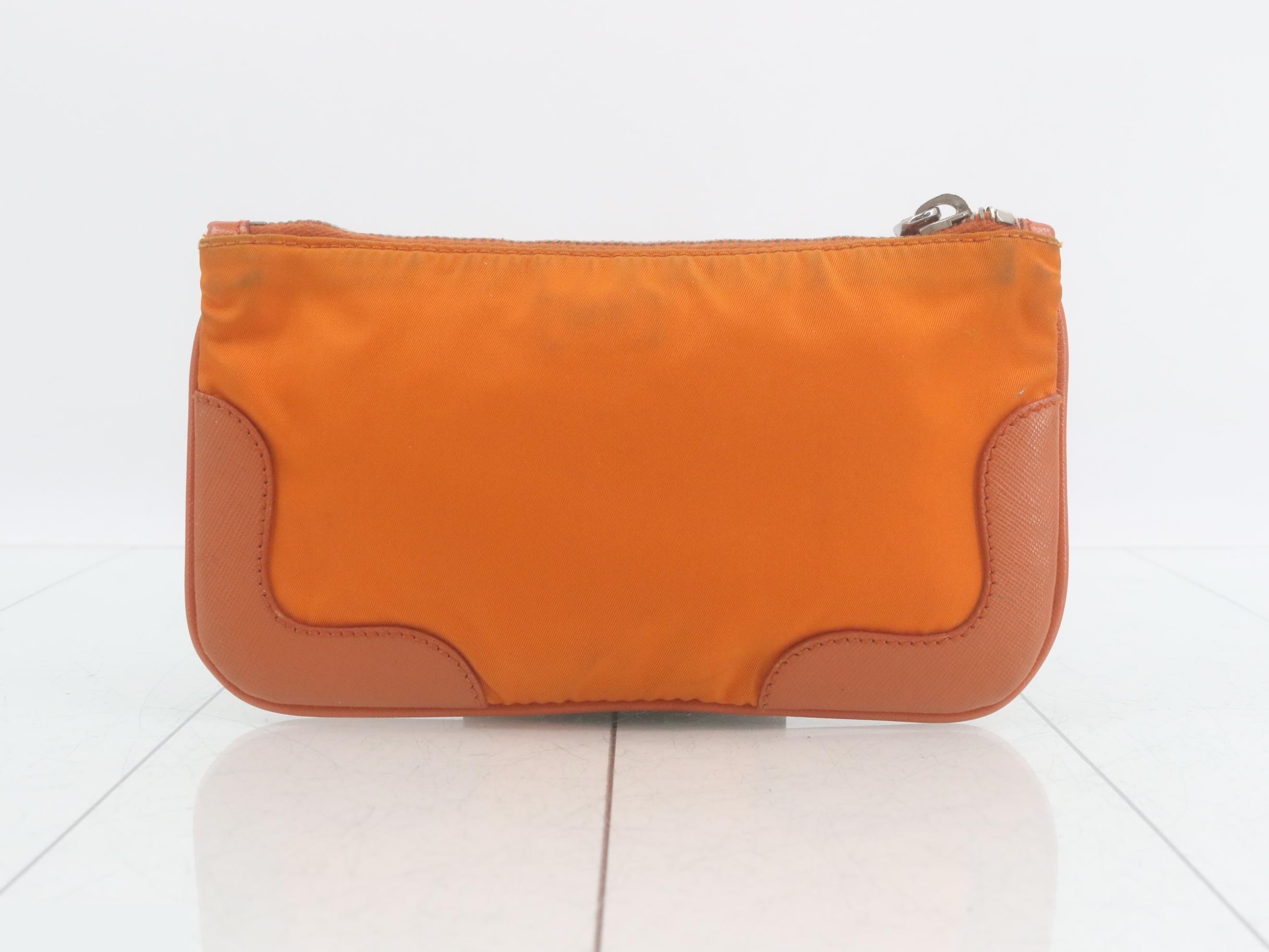 Nylon and leather triangular plate pouch, orange tones. — view 2