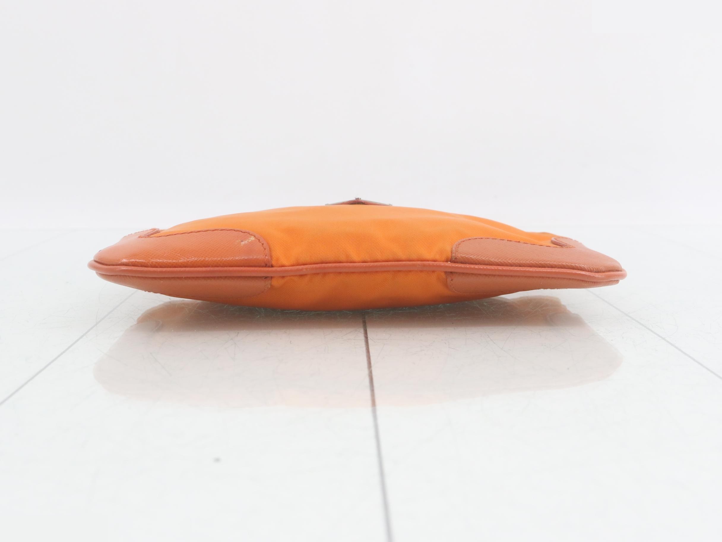Nylon and leather triangular plate pouch, orange tones. — view 3