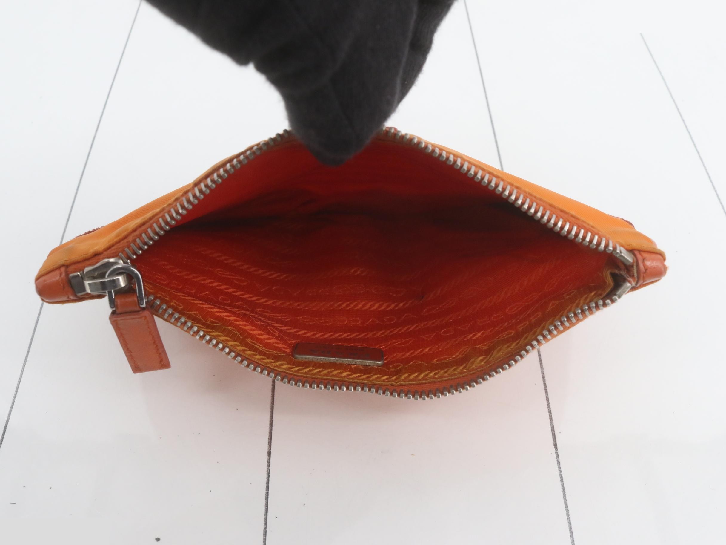Nylon and leather triangular plate pouch, orange tones. — view 4