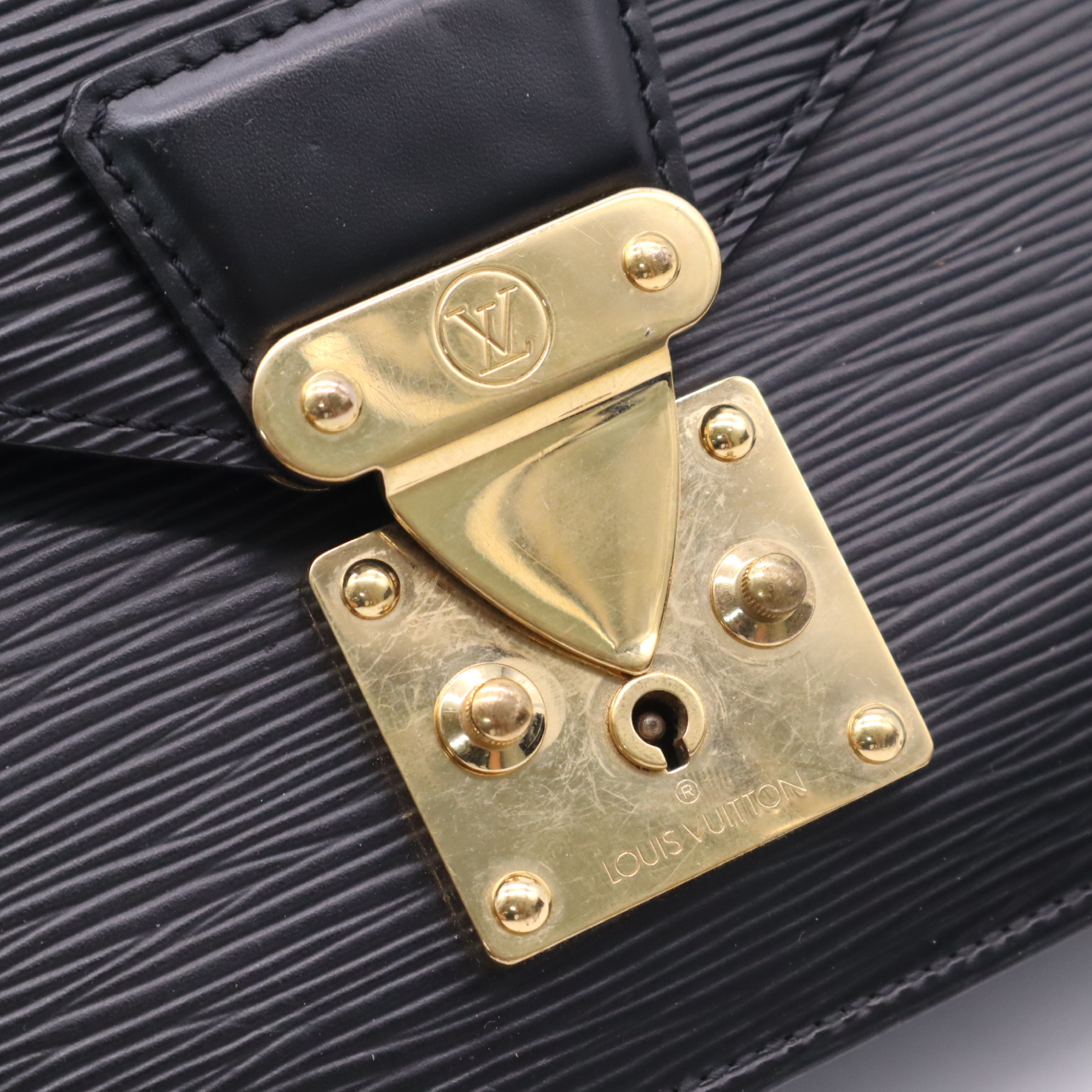 M52612 Epi Pochette Sellier Dragonne Noir Second Bag — view 9