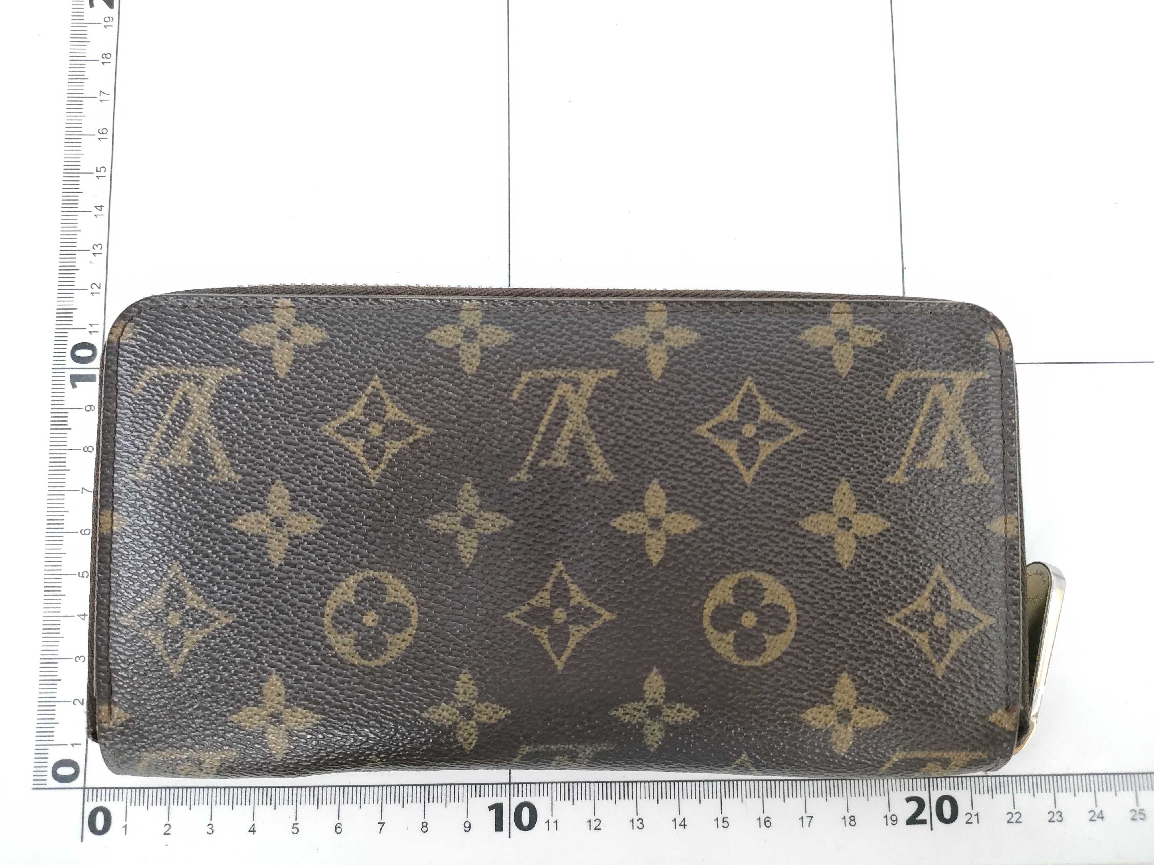 Monogram Louis Vuitton Zippy Wallet — view 2