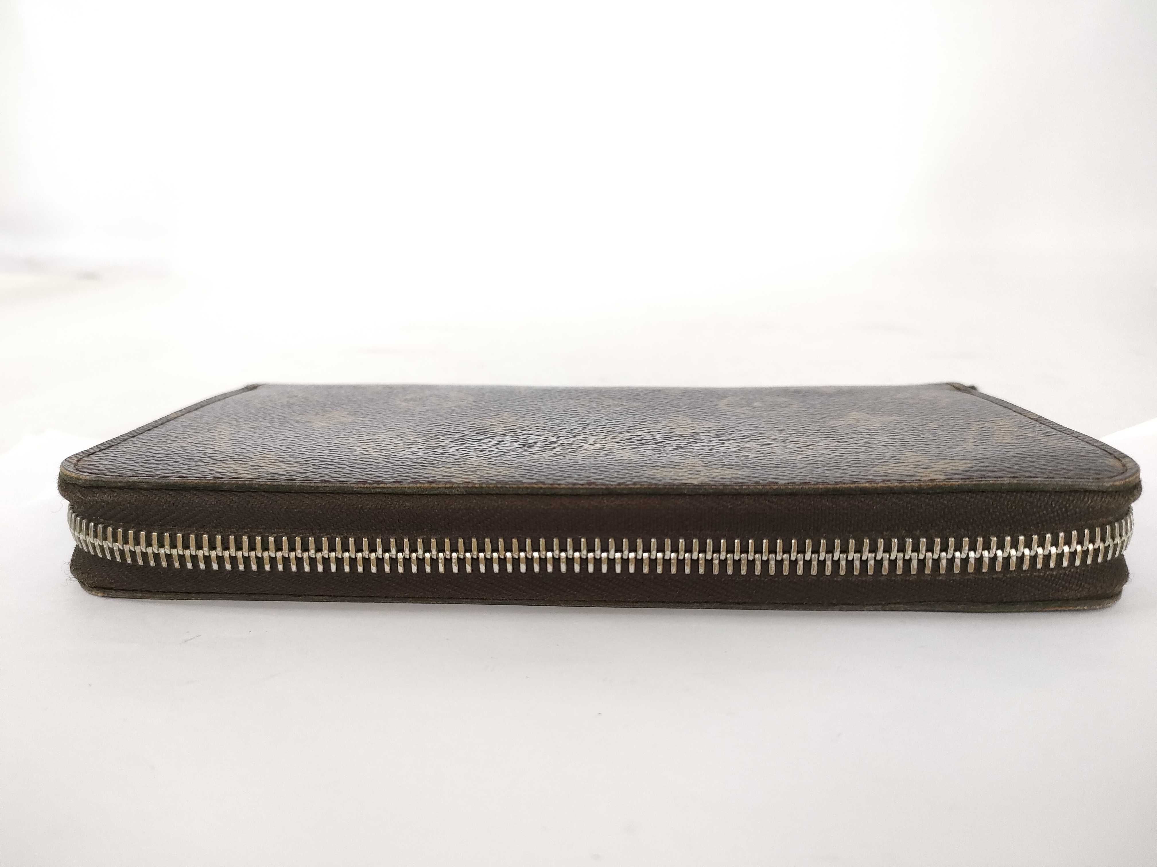 Monogram Louis Vuitton Zippy Wallet — view 5