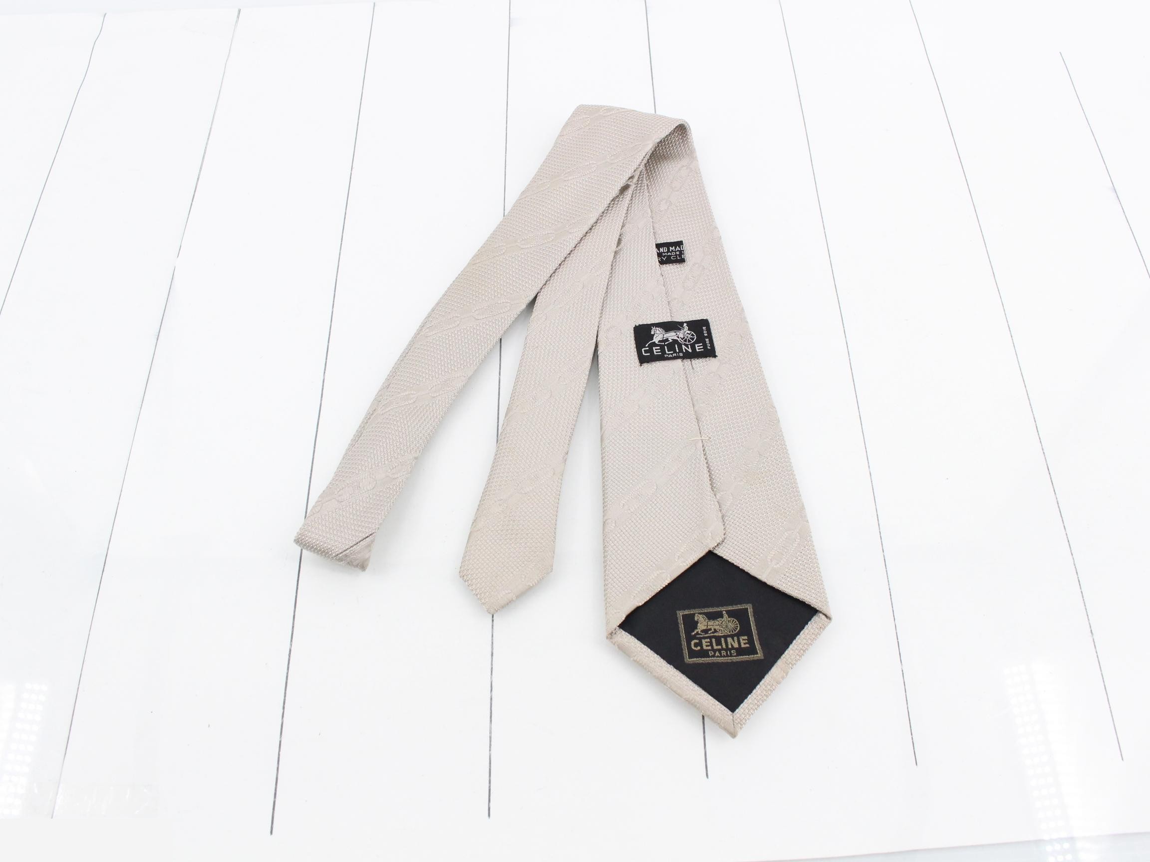 tie — view 2