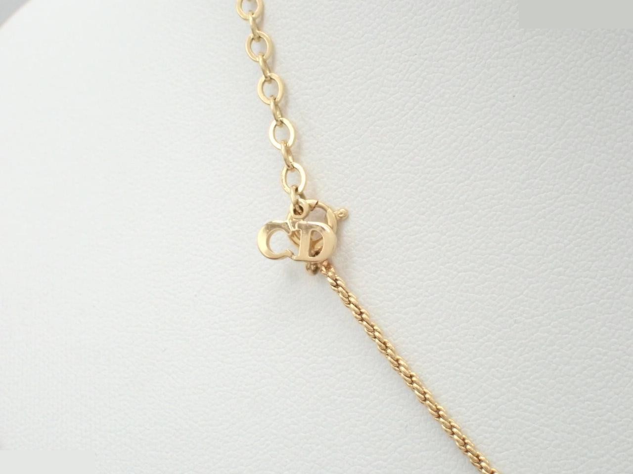 Gold necklace — view 2
