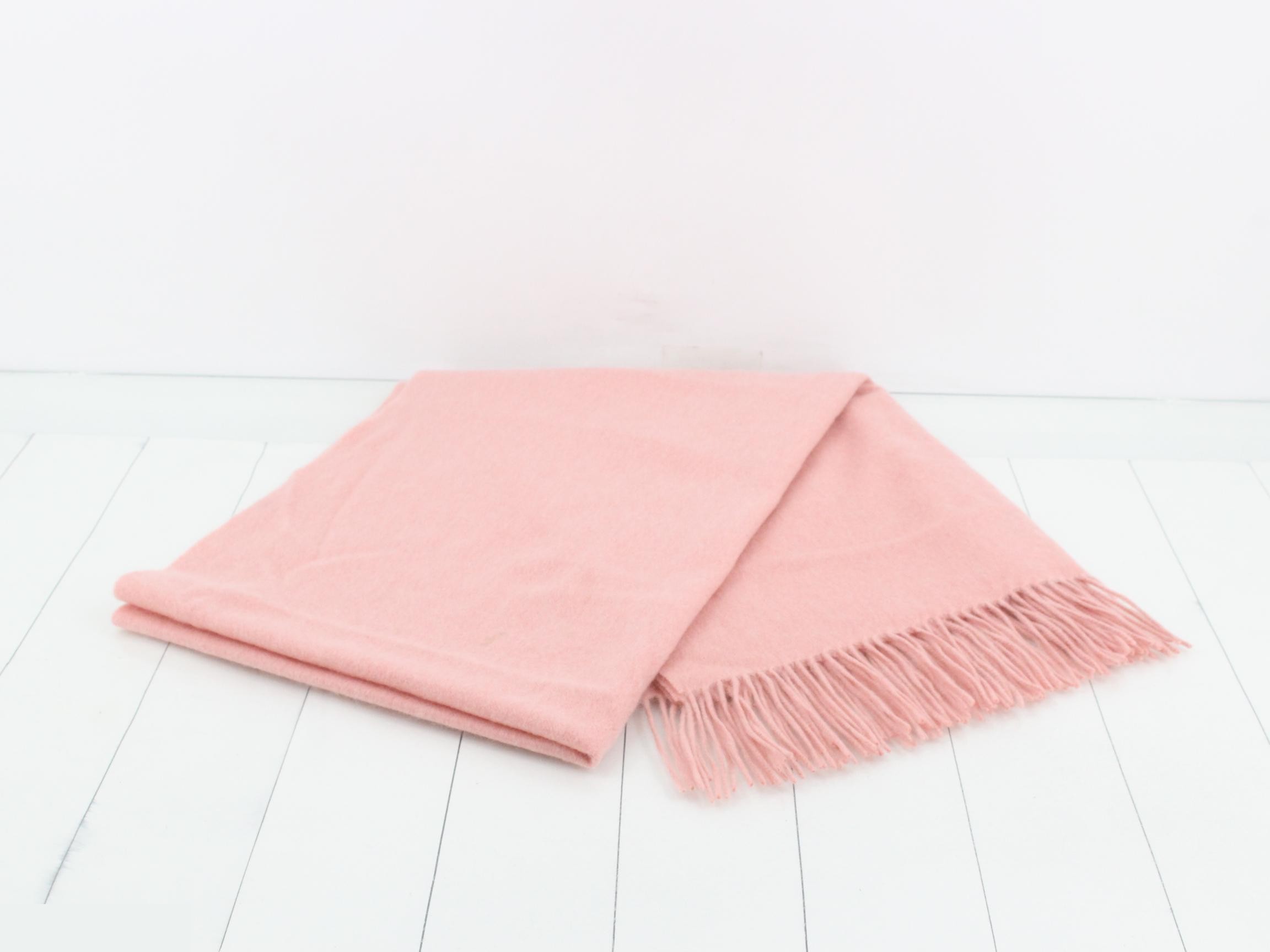 Other lines: accessories, small items, and shawls — view 3