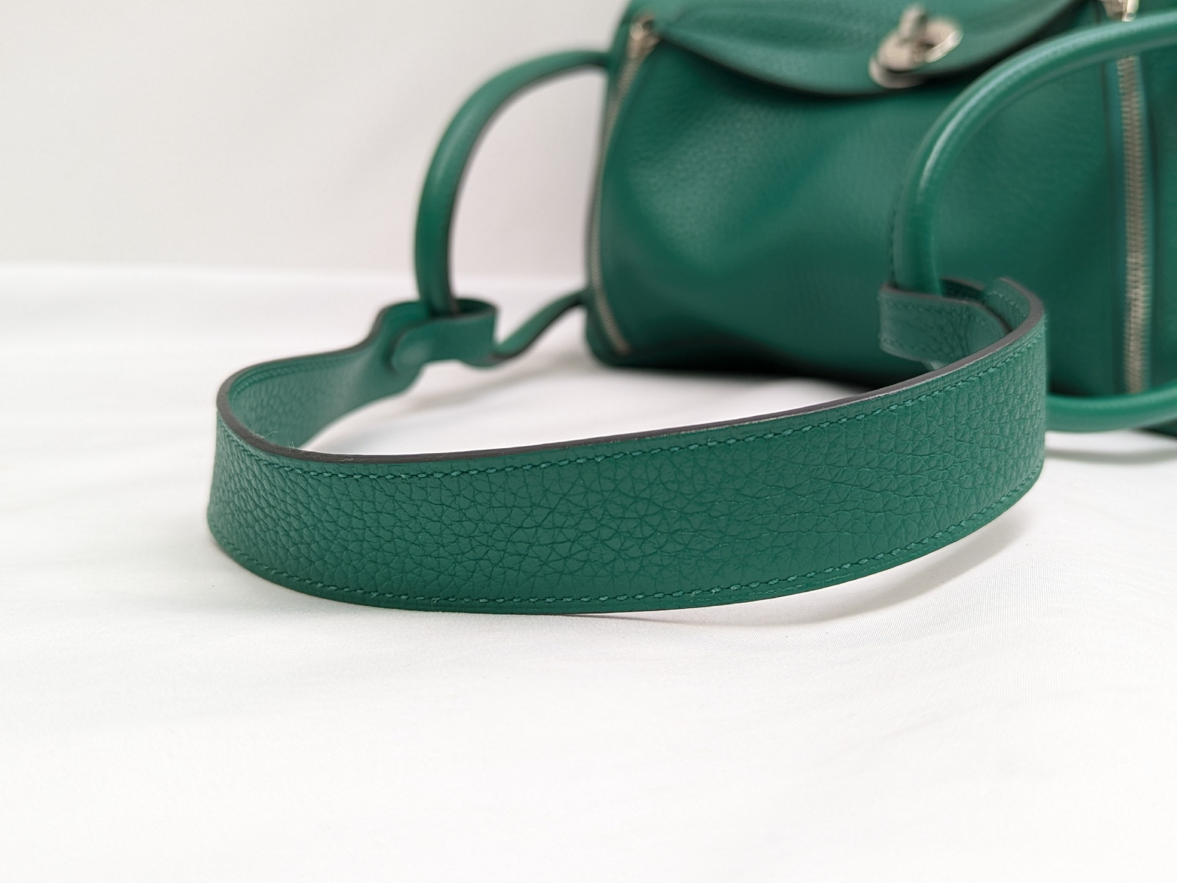 Lindy 26 Taurillon Clemence Vert Vertigo Silver Hardware A Stamp Handbag — view 6