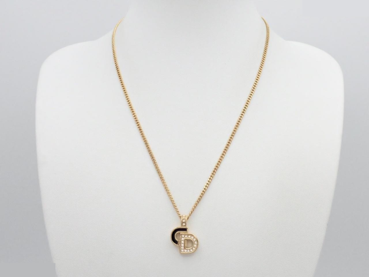 Other lines: Precious metals, necklaces, pendants, chains approximately 45cm long. — view 3