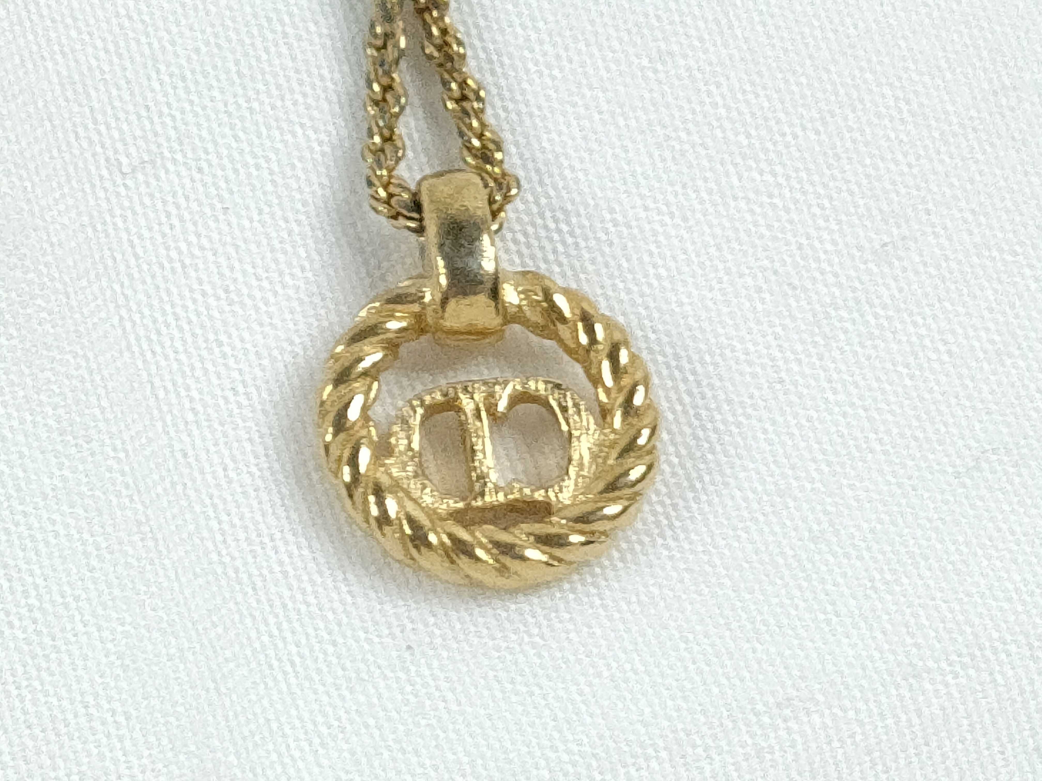 necklace — view 2
