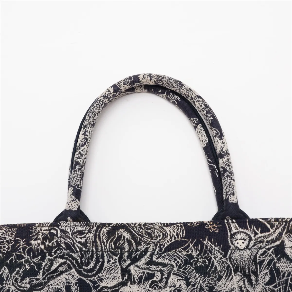 Toile de Jouy Embroidery Book Tote Medium Canvas Tote Bag Navy — view 6