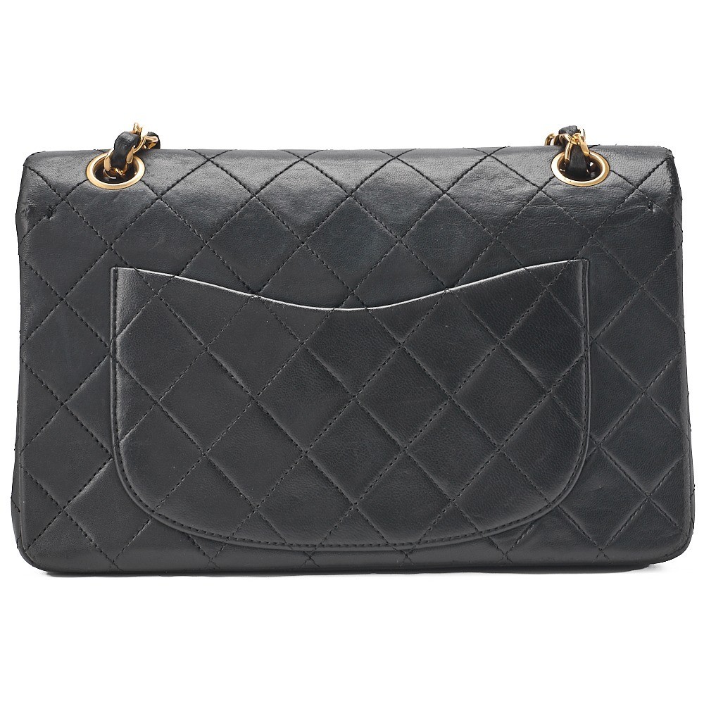Lambskin Matelassé bag, double flap, 23cm, chain shoulder strap, black. — view 2