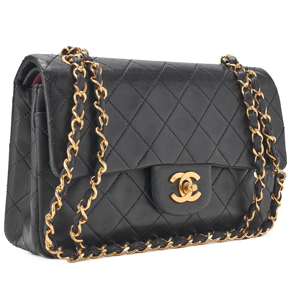 Lambskin Matelassé bag, double flap, 23cm, chain shoulder strap, black. — view 3