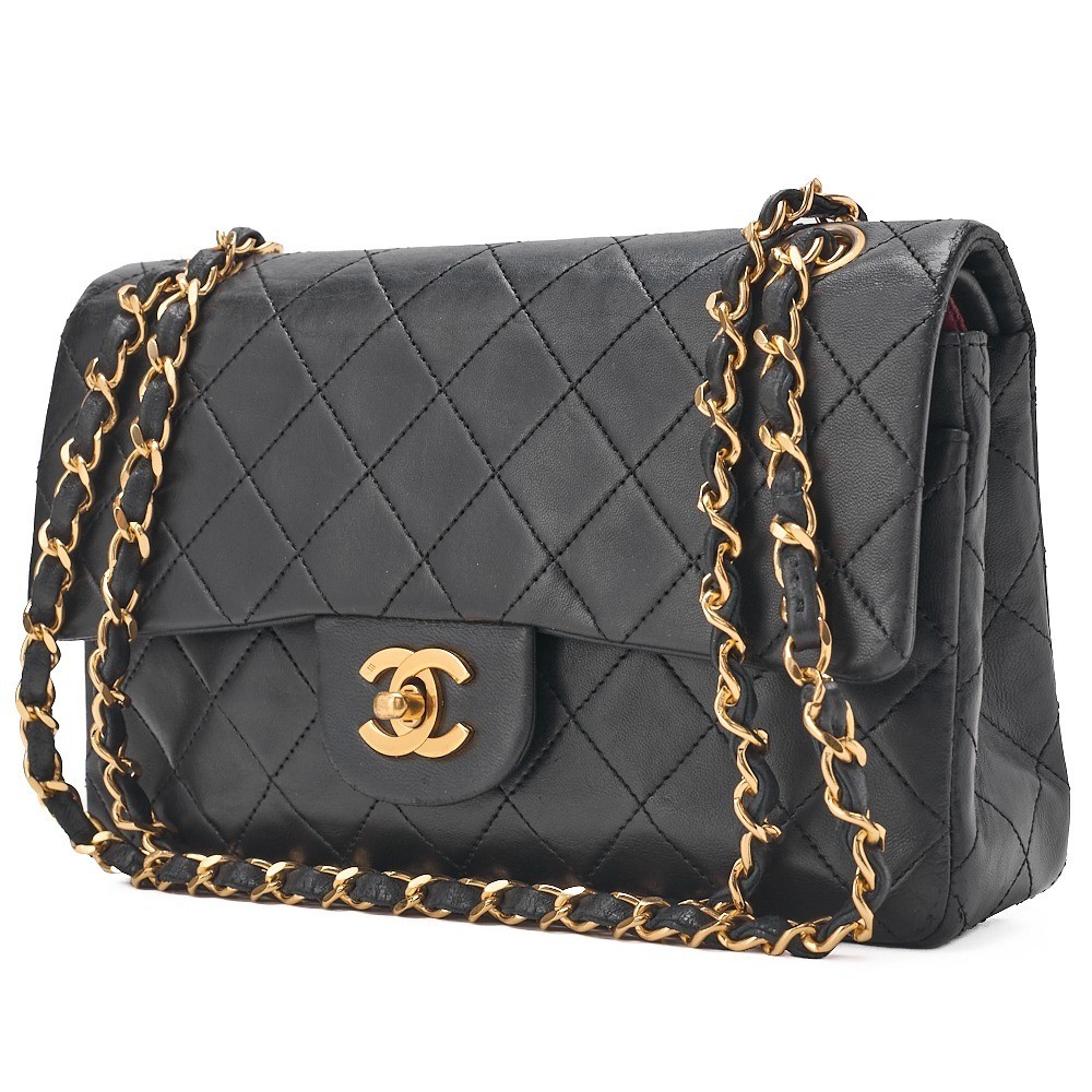 Lambskin Matelassé bag, double flap, 23cm, chain shoulder strap, black. — view 4