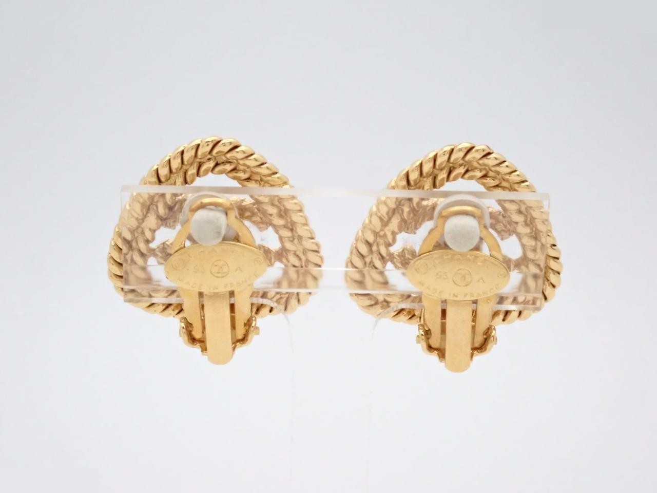 Vintage Classic (Precious Metal) Earrings 93A — view 2