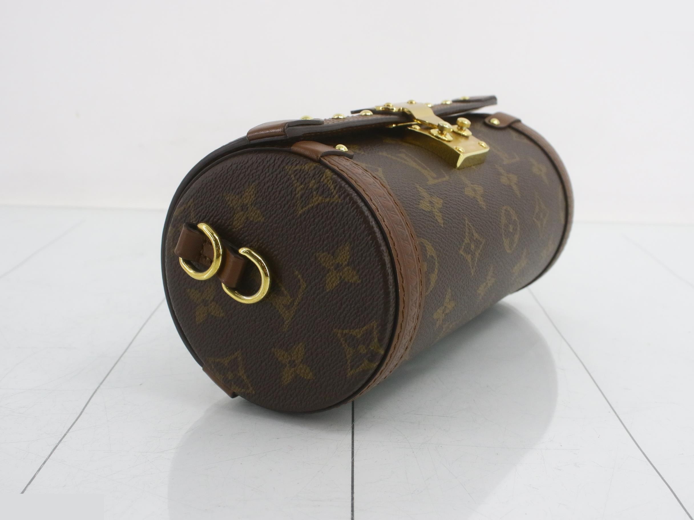 Papillon trunk Regular price ¥532,400 Protective sticker included — view 5