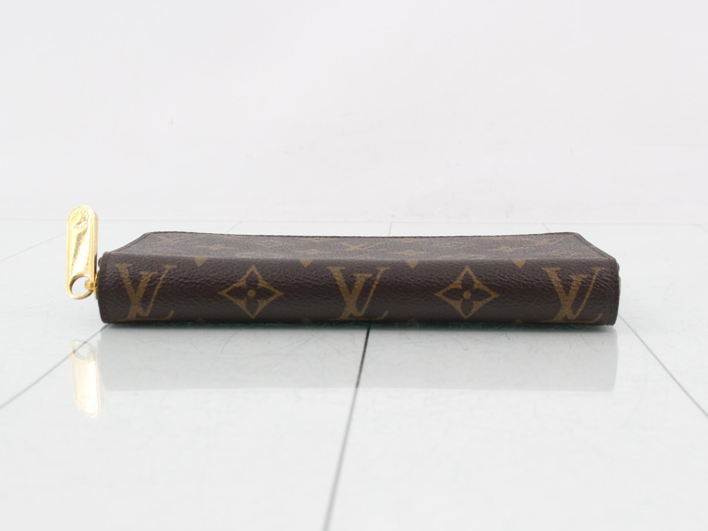 Zippy Wallet Fuchsia — view 3