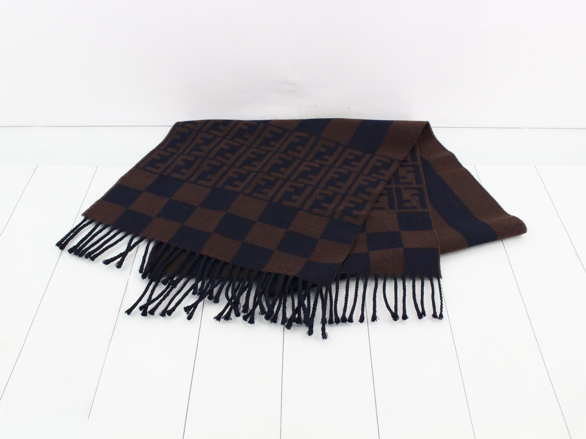 Other lines: Small items, accessories, scarves — view 2