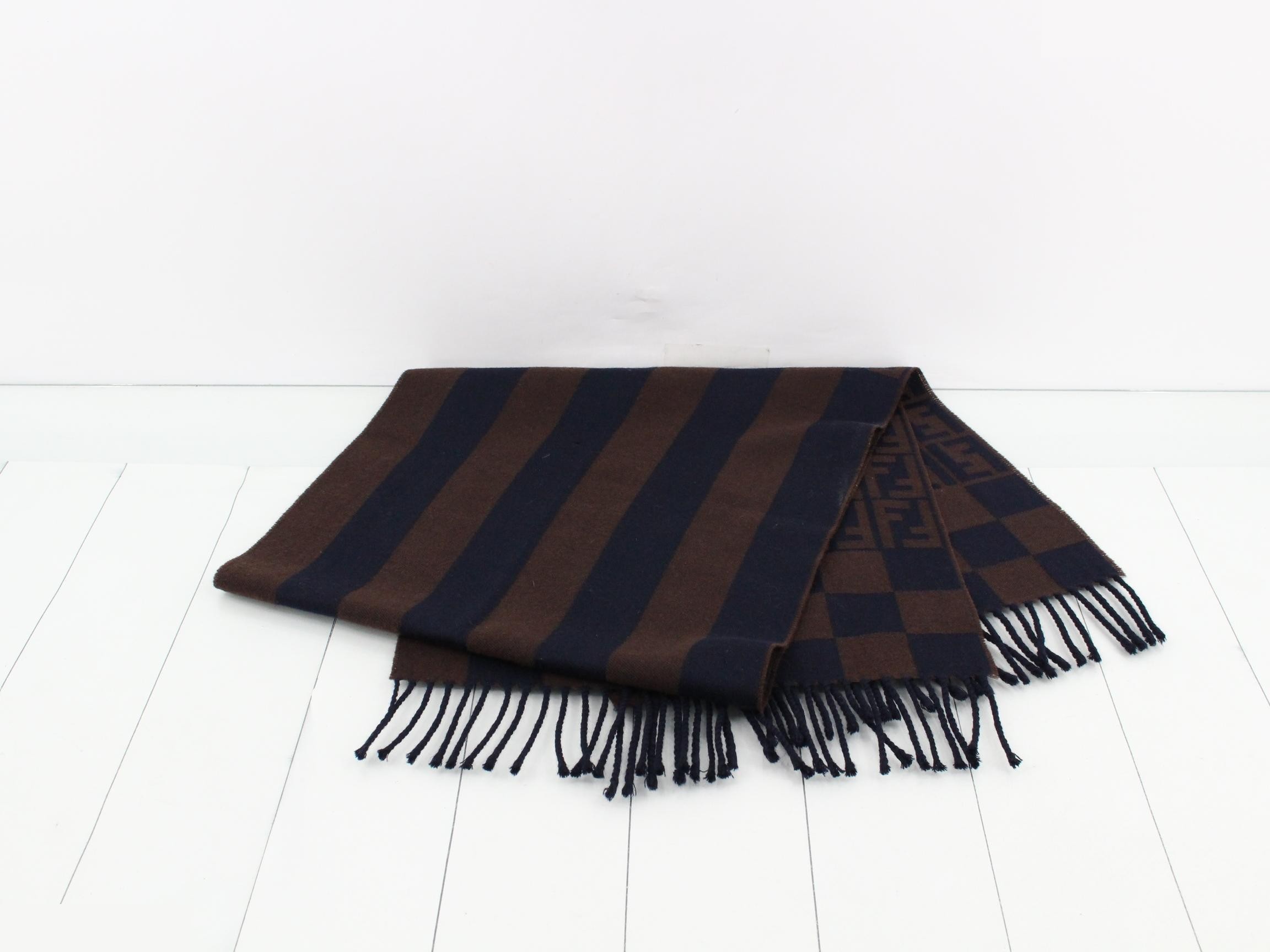 Other lines: Small items, accessories, scarves — view 3