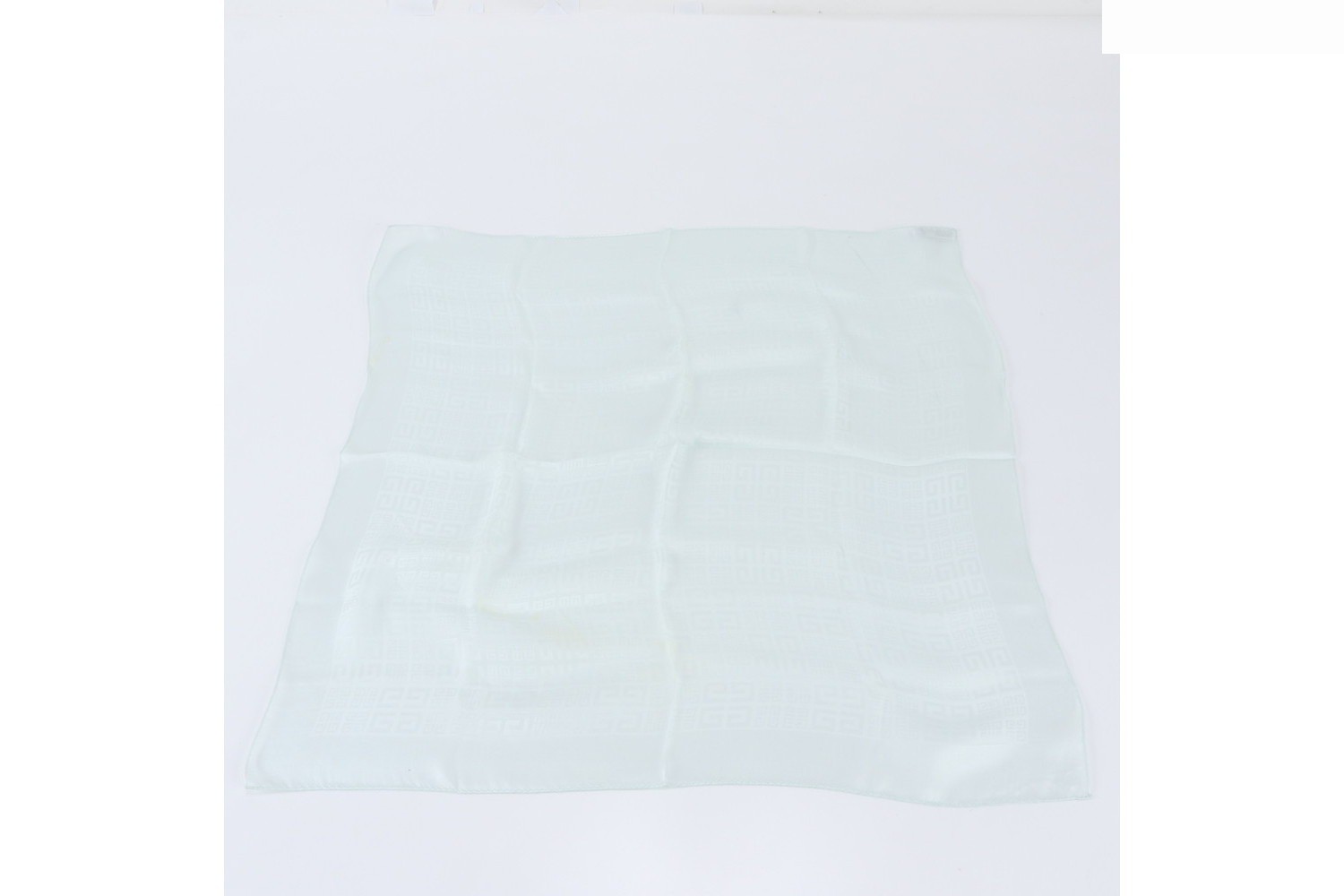 Scarf with tags