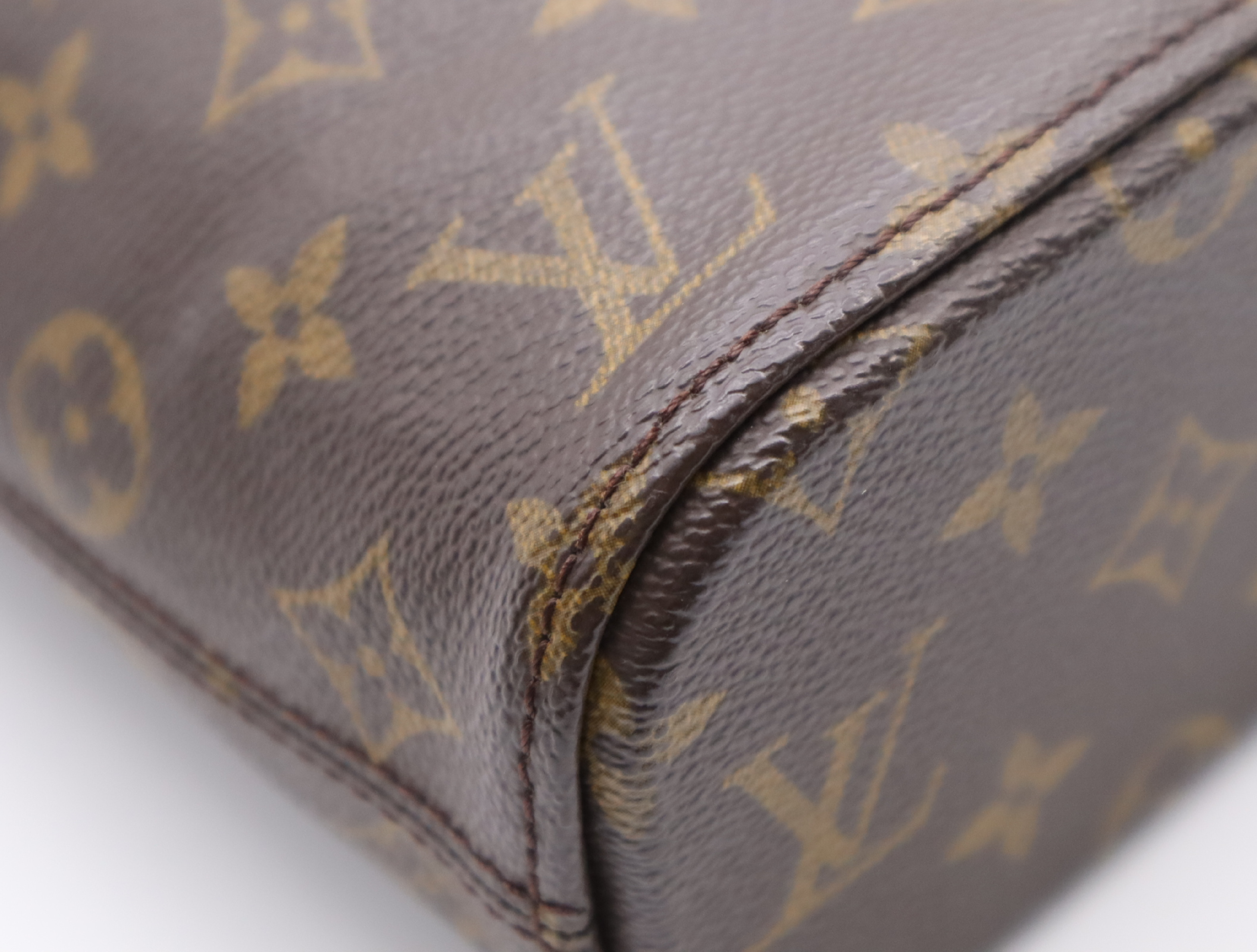 M51172 Monogram Vavin PM Tote Bag — view 6