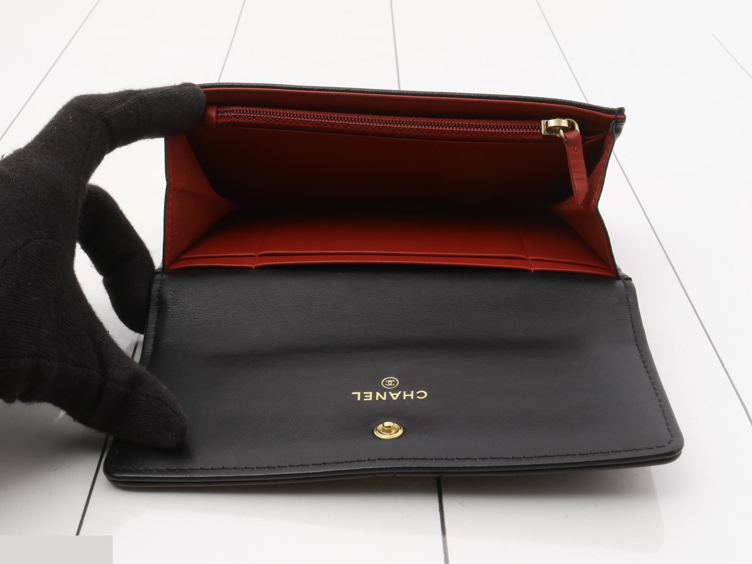 Matelassé 19 Medium Wallet, Lambskin, Black, Serial Number 29, with original sticker. — view 4