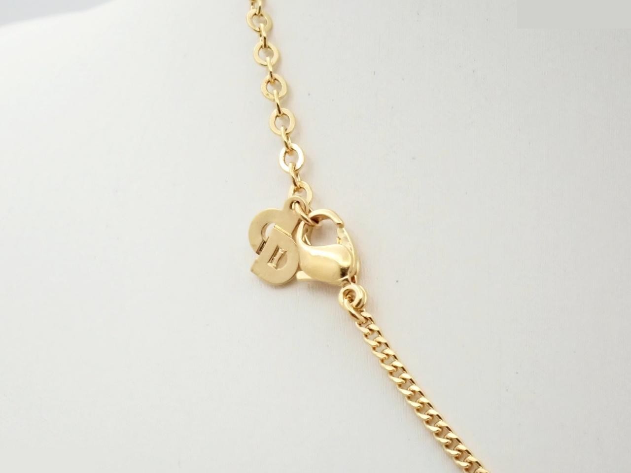 Other lines: Precious metal necklaces and pendants, total length approximately 44 cm. — view 2