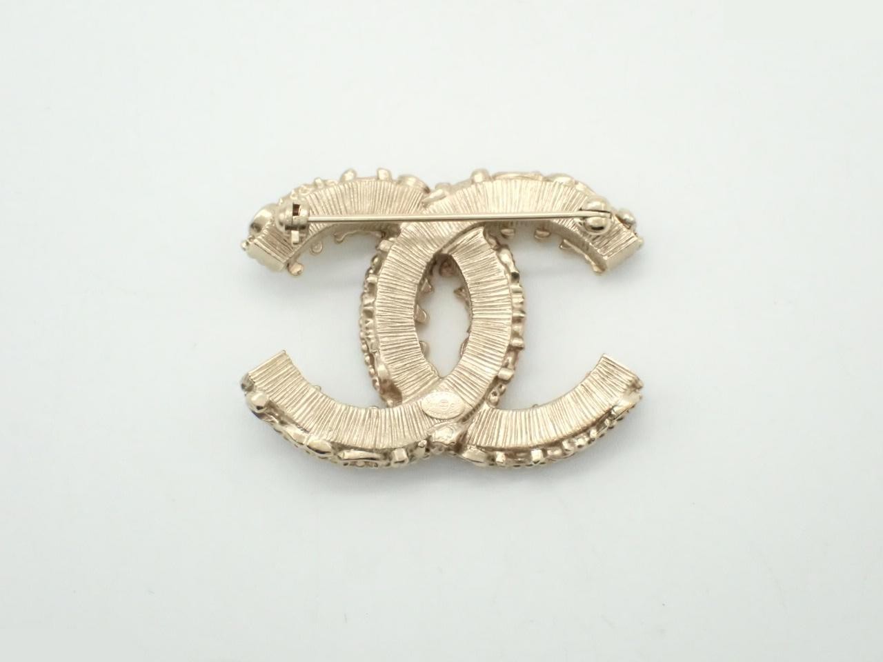brooch B13C — view 2