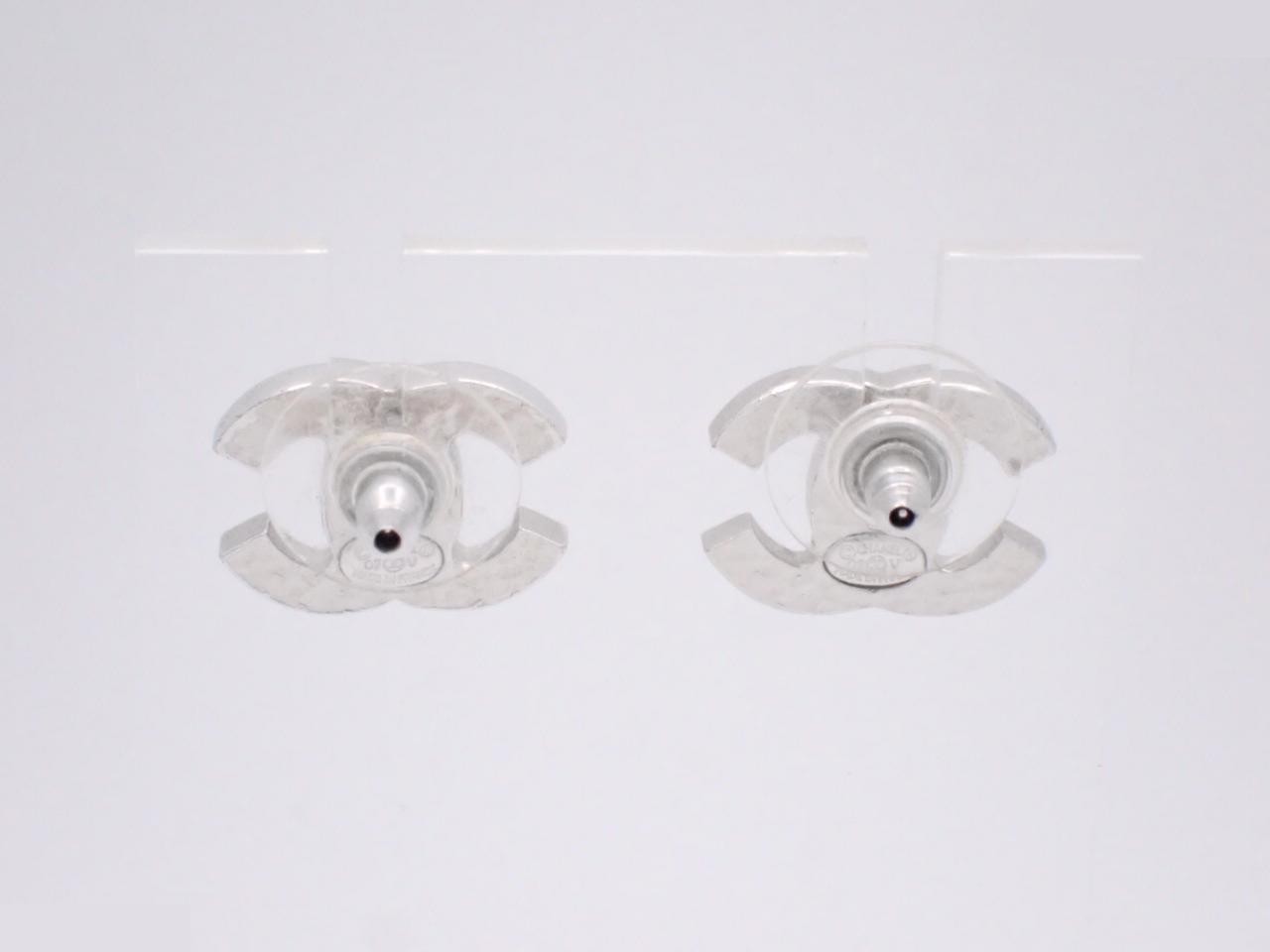 Earrings, Coco Mark, Pearl, Silver — view 2